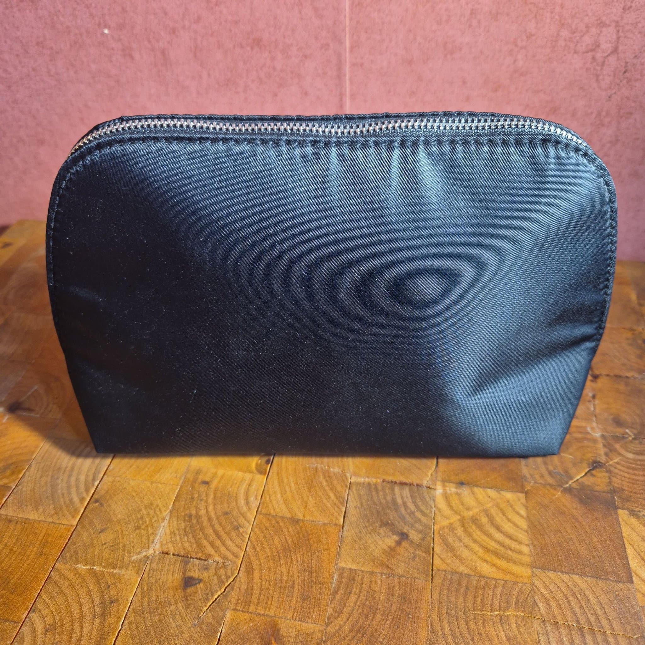 Prada Beauty necessär