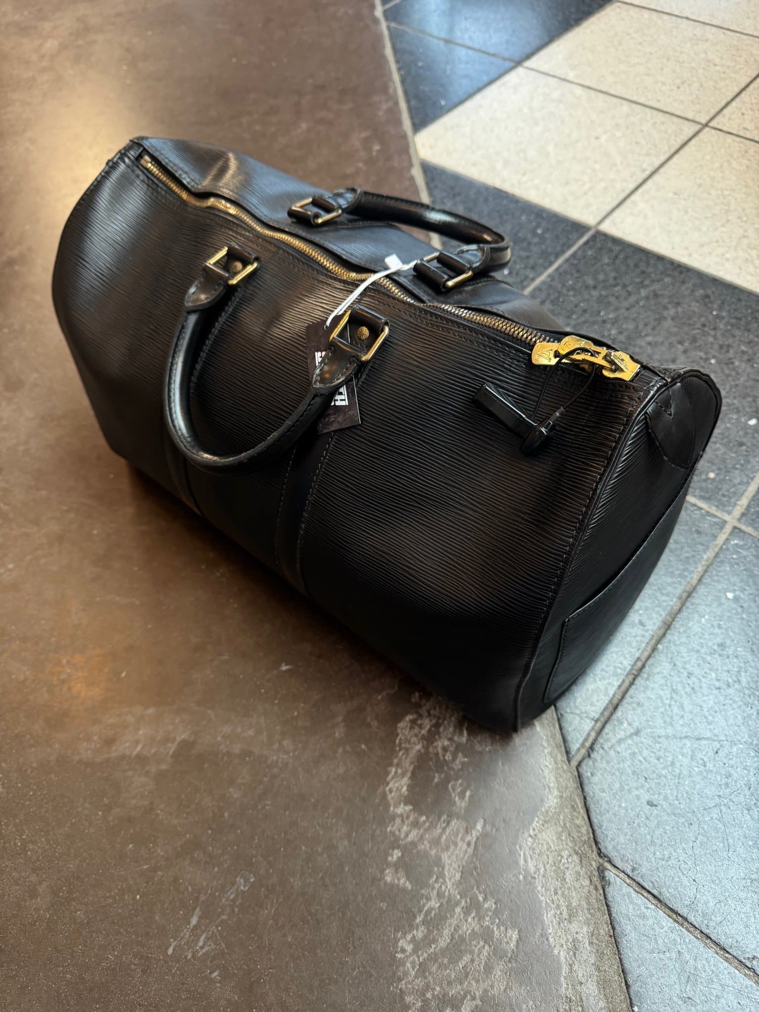 Louis Vuitton Keepall 45 Epi Svart