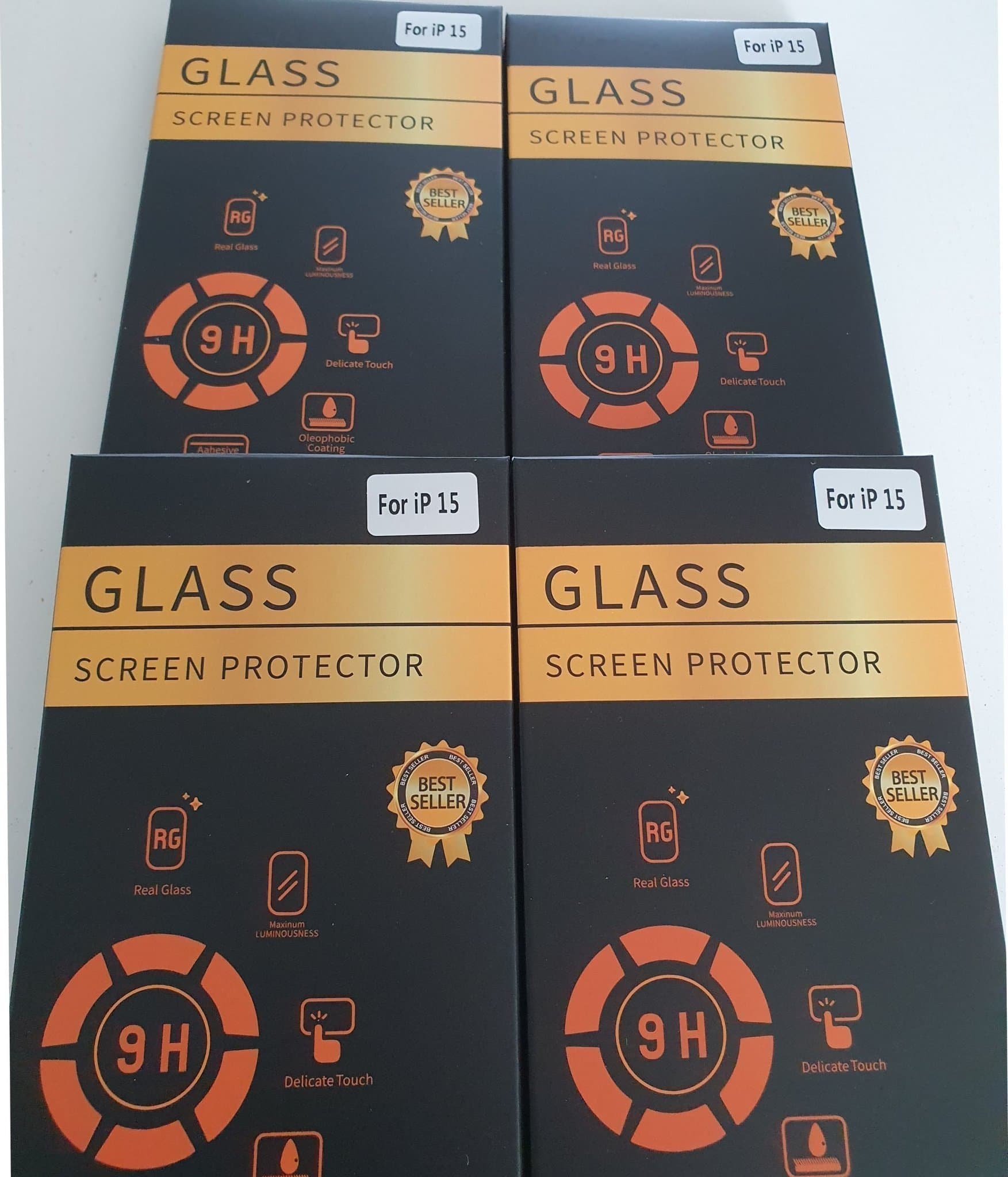 4 askar iPhone 15 skärmskydd totalt 12 skydd oanvända mobil mobiltelefon