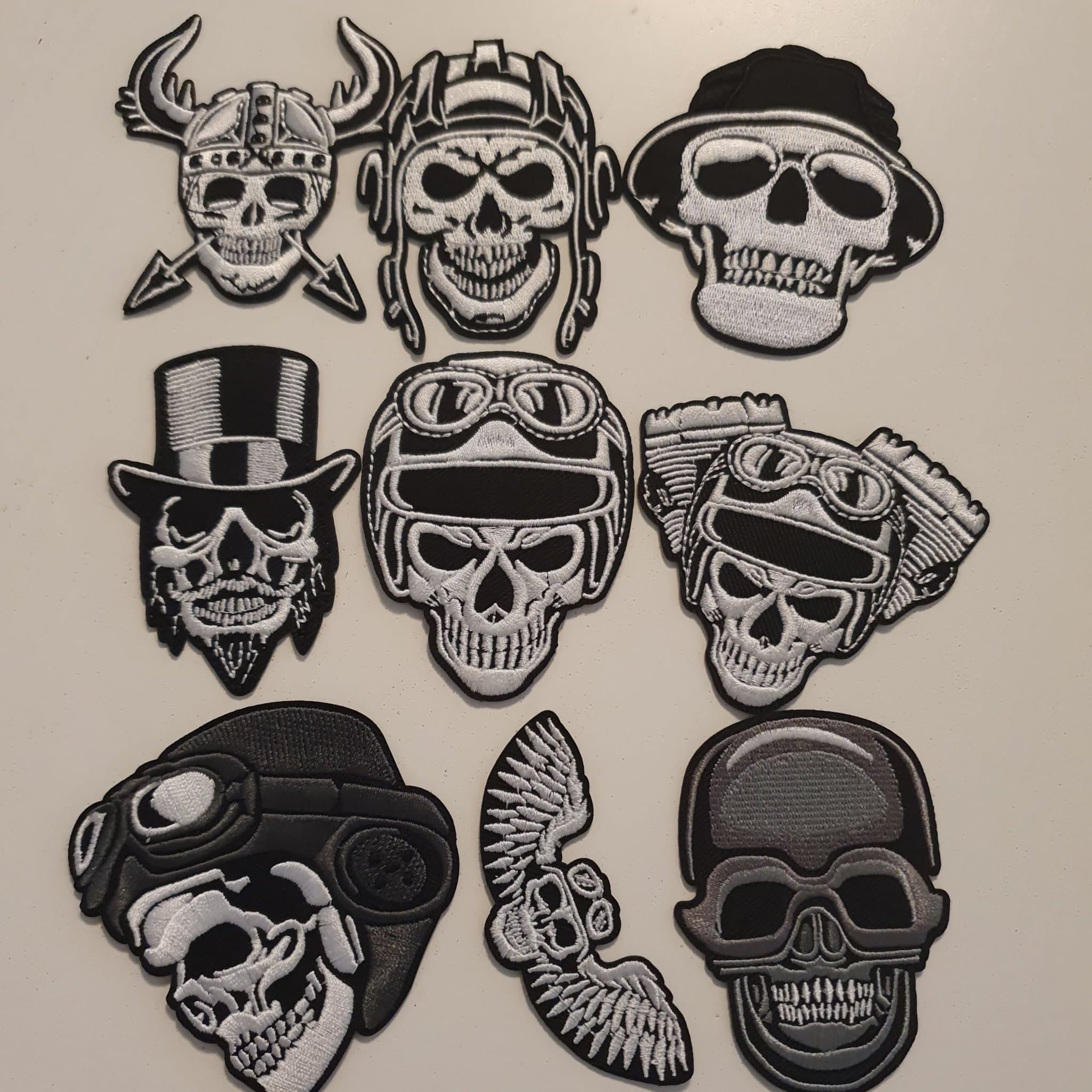 Set med 9 Broderade Tygmärken - Dödskallar