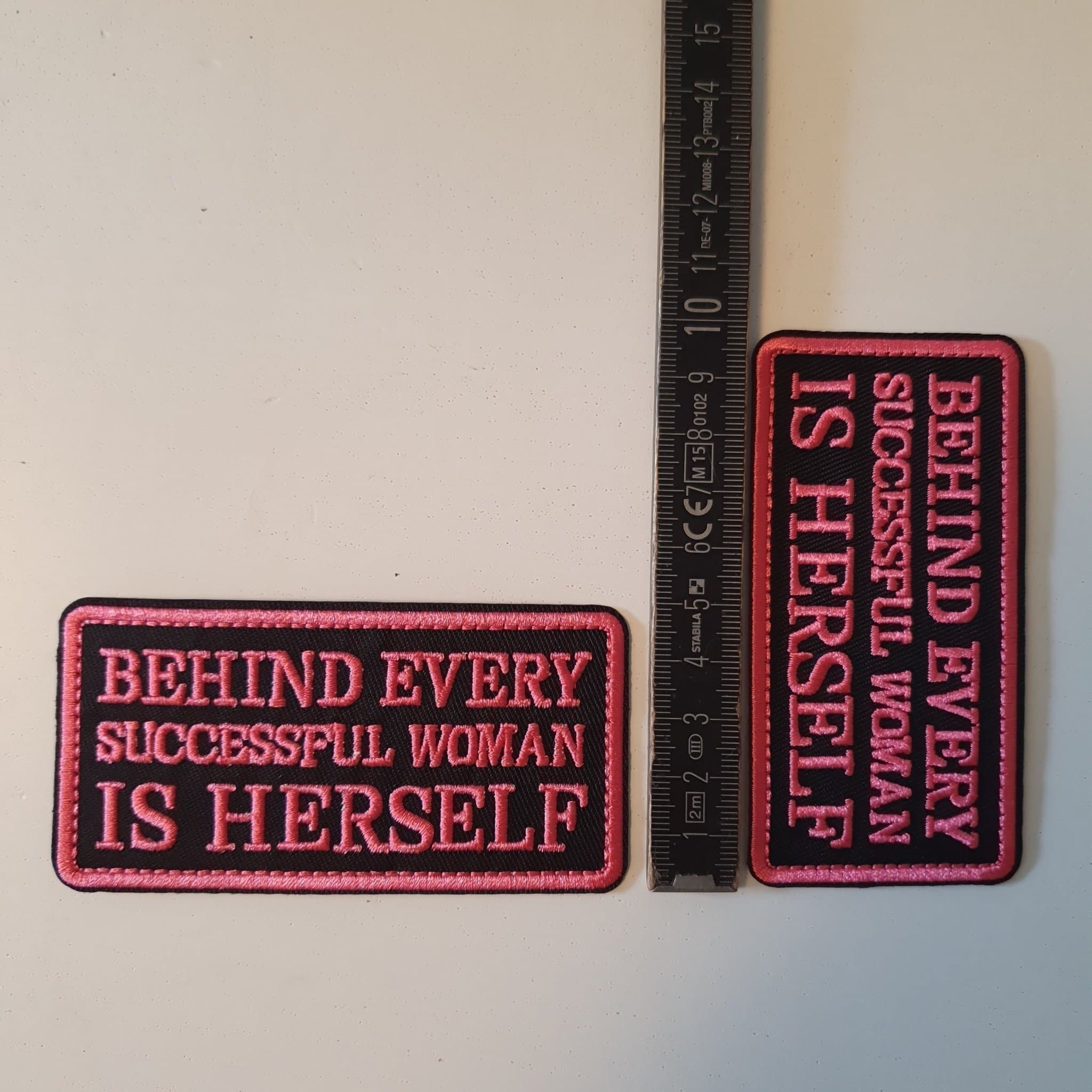 2 st Tygmärken - Behind Every Successful Woman