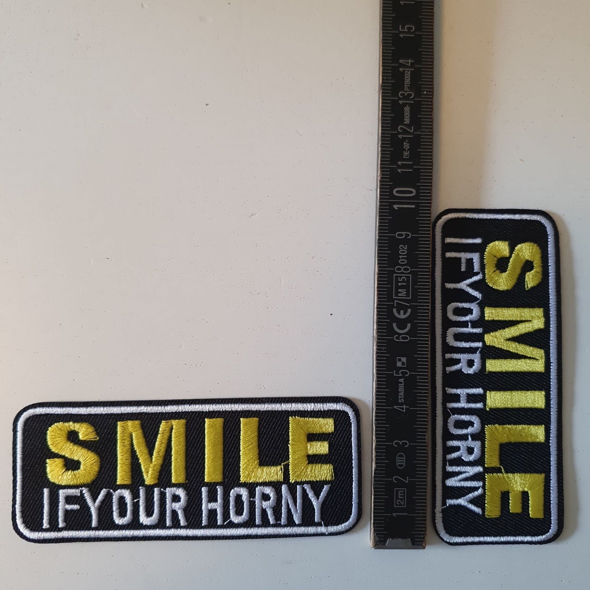 2 st Tygmärken - SMILE IF YOUR HORNY
