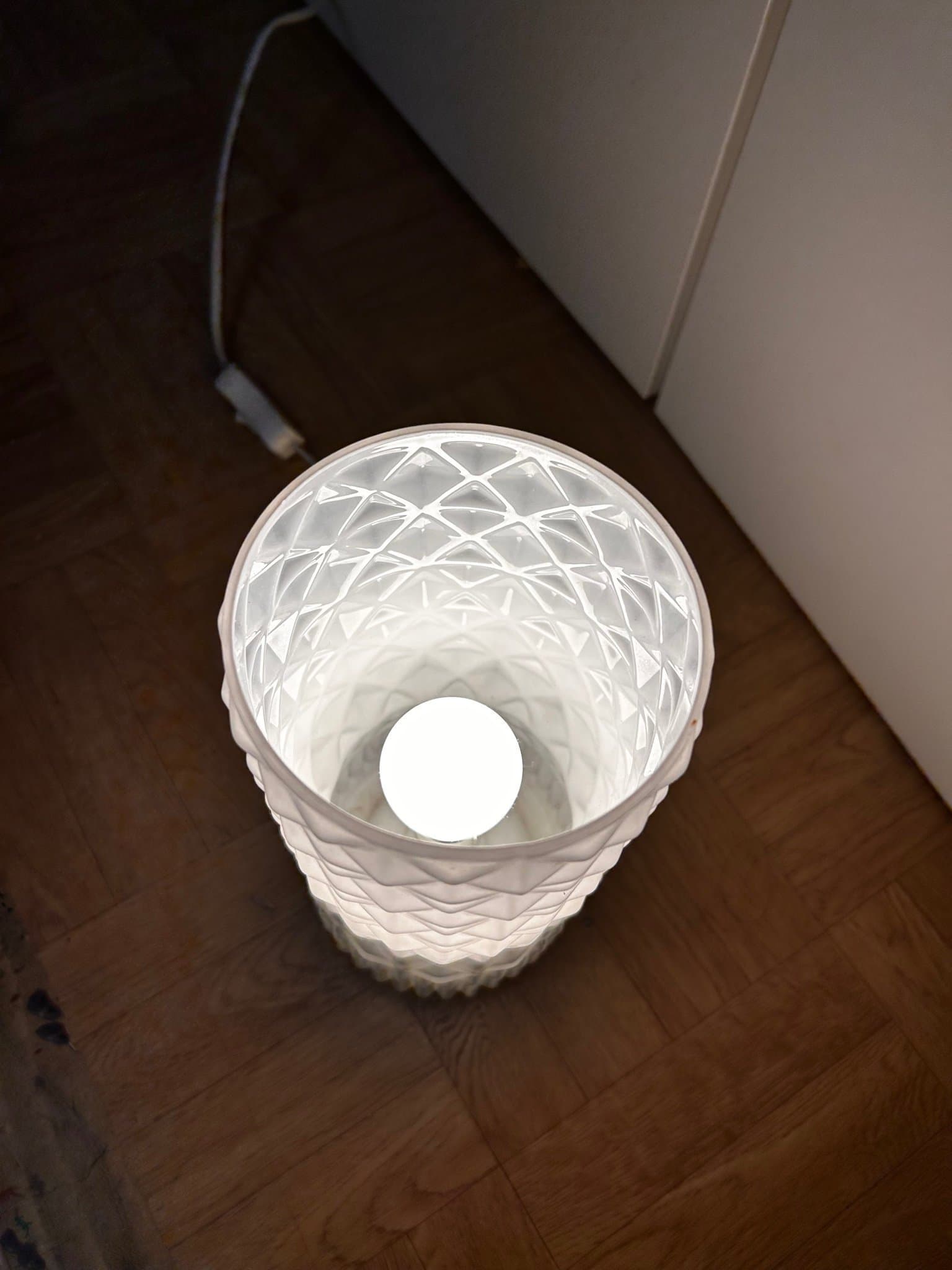 IKEA Vanadin Retro Lampa i Glas - Logotypen ”Handmade Quality”