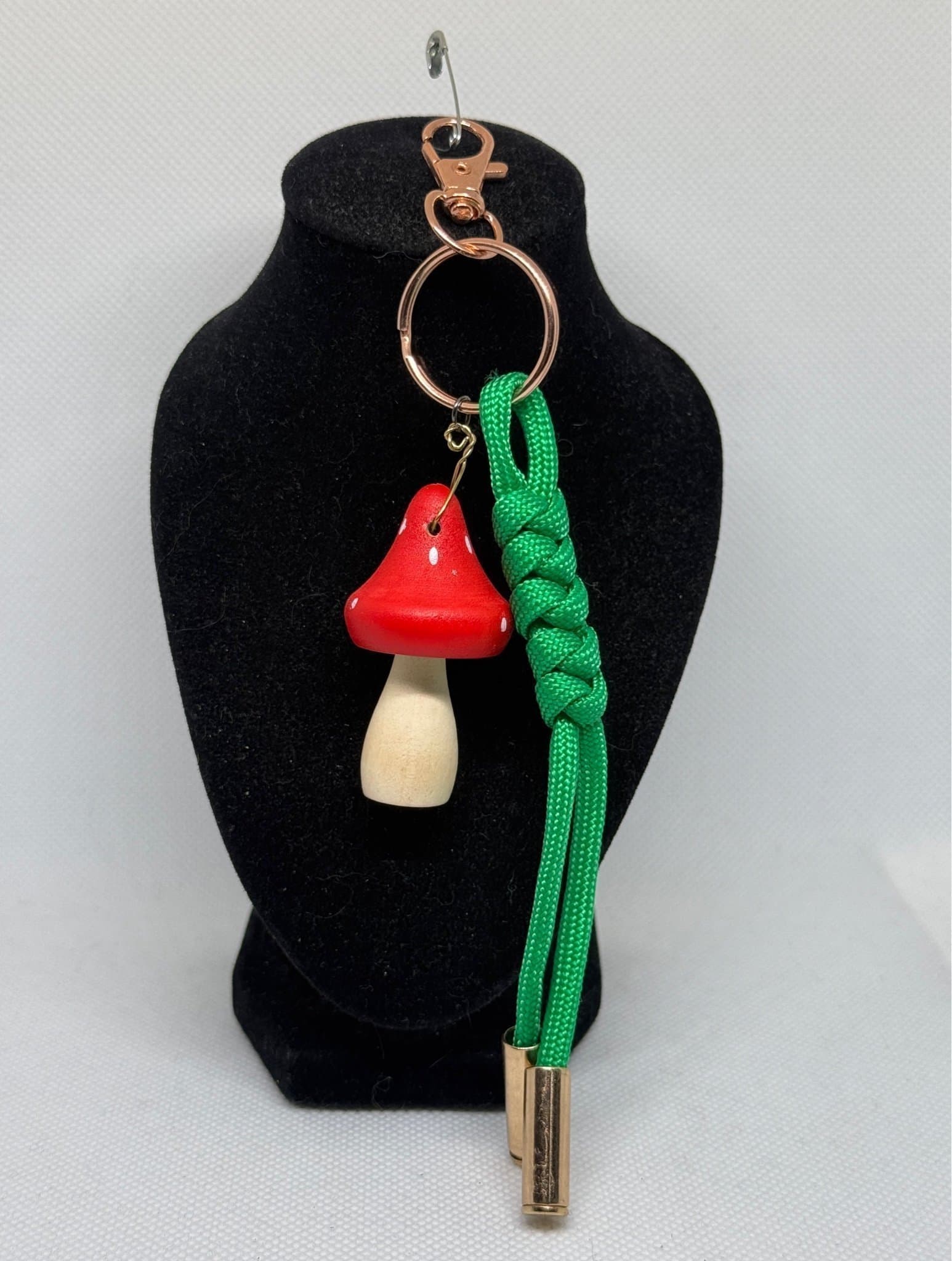 Väsksmycke/nyckelring Svamp Saga sagoskog