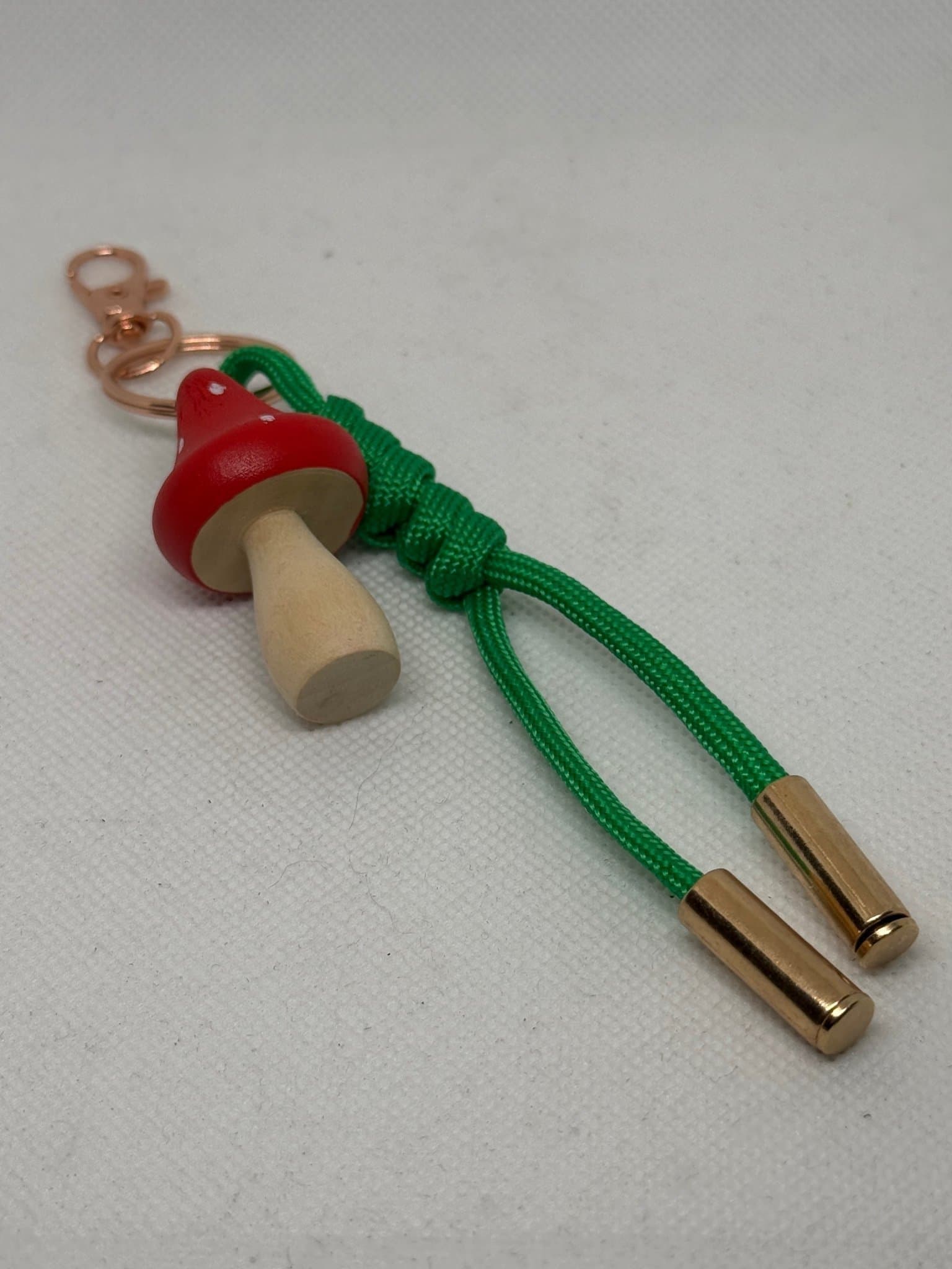 Väsksmycke/nyckelring Svamp Saga sagoskog