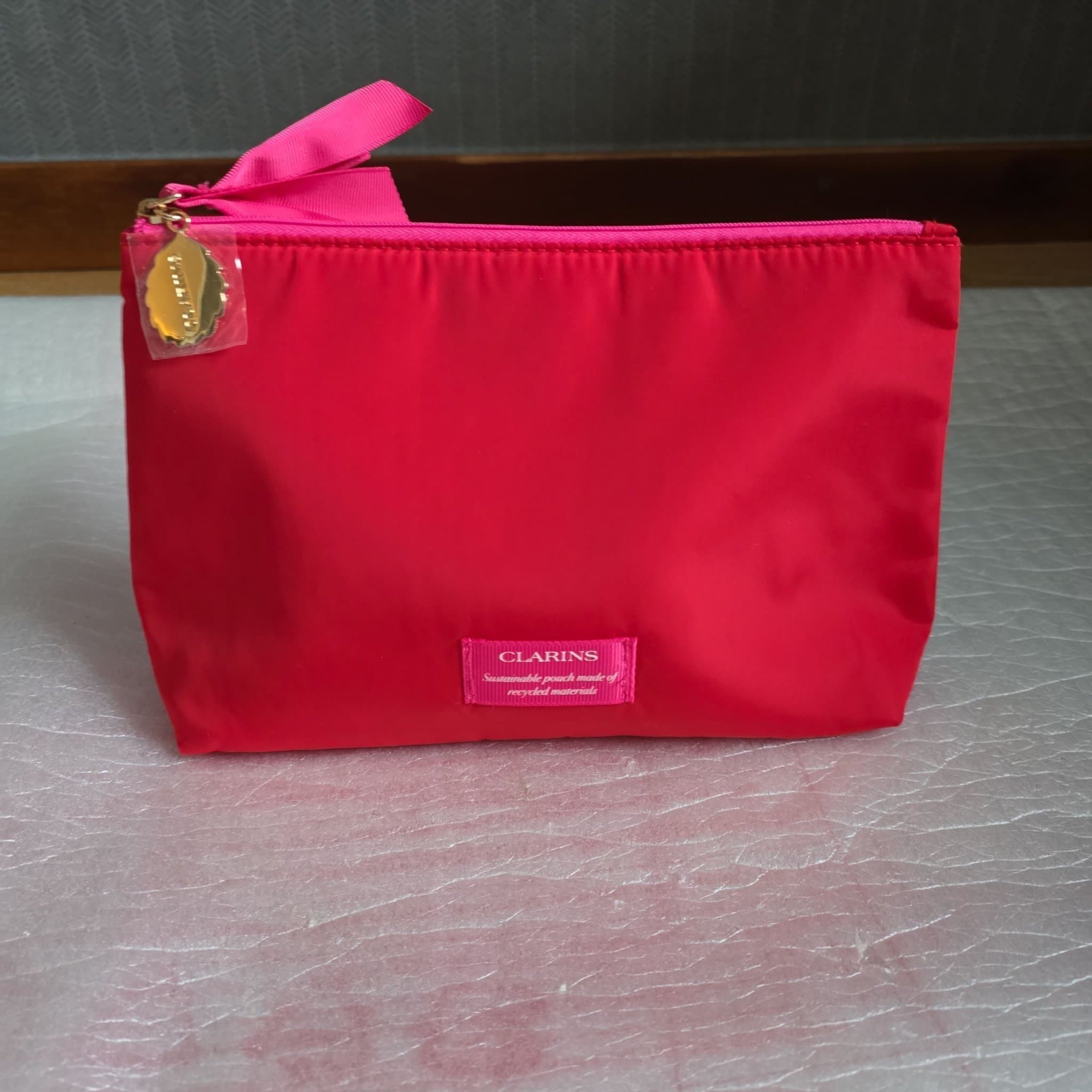 Ny från Clarins Superfin Sminkväska