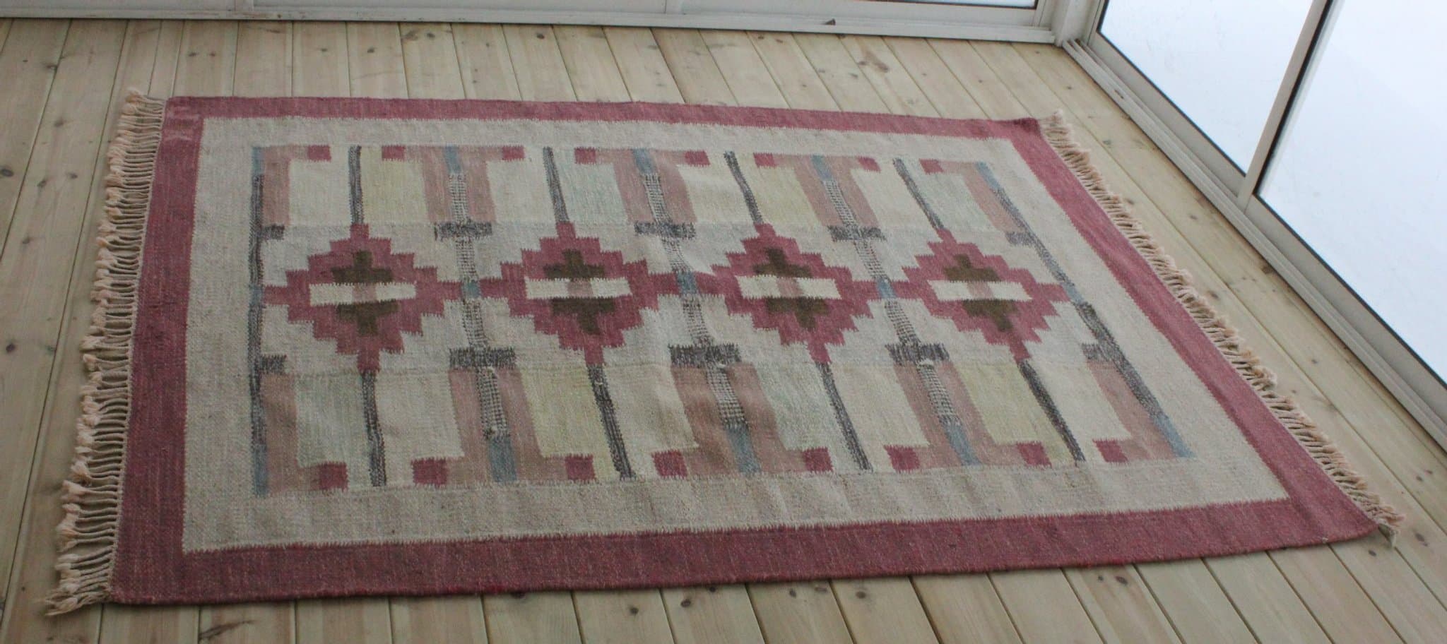 Rölakan röllakanmatta. Vintage 200 X 142 cm. Vävd av konstnären JK.