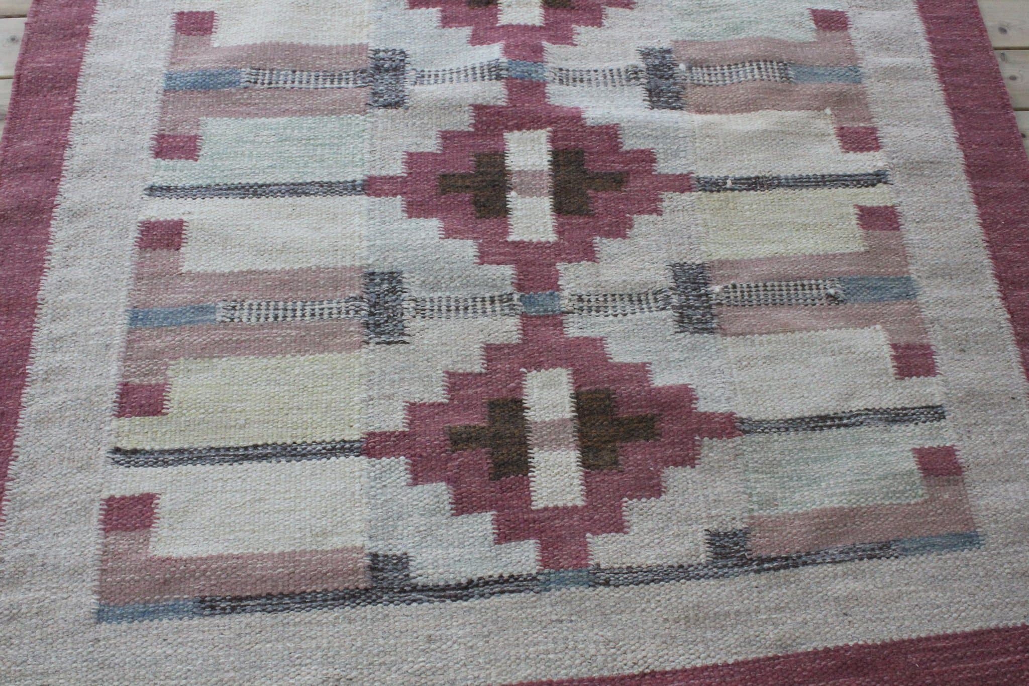 Rölakan röllakanmatta. Vintage 200 X 142 cm. Vävd av konstnären JK.