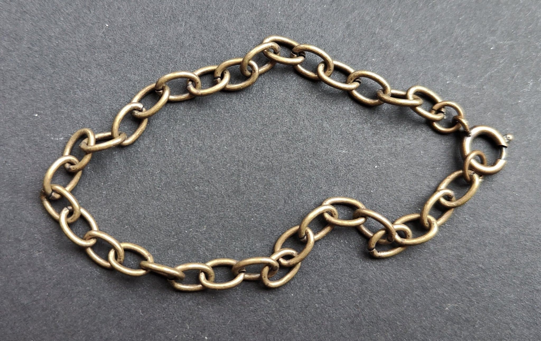 Samling med mässingsdelar