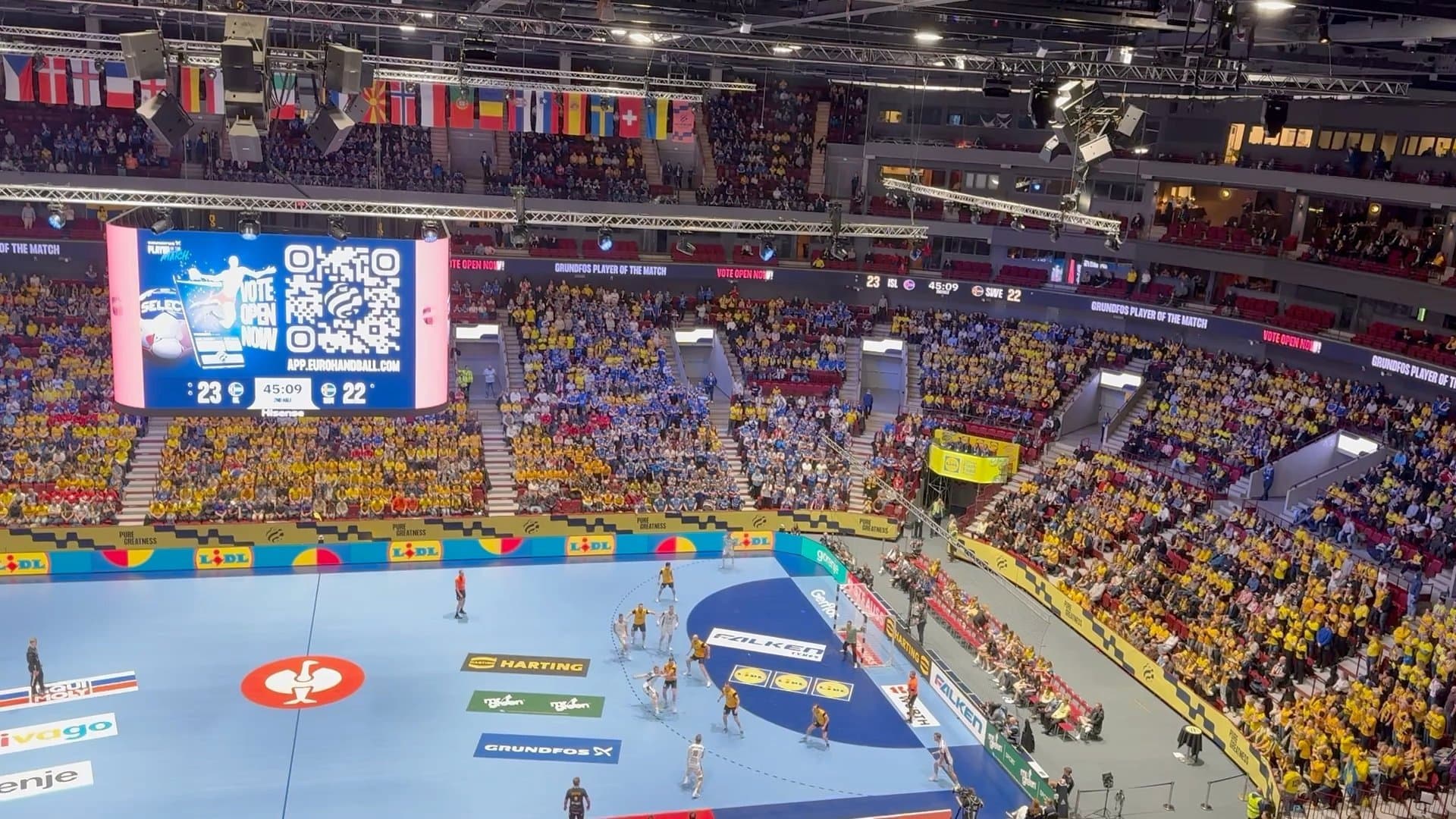 Universal bilhållare för surfplatta till nackstöd