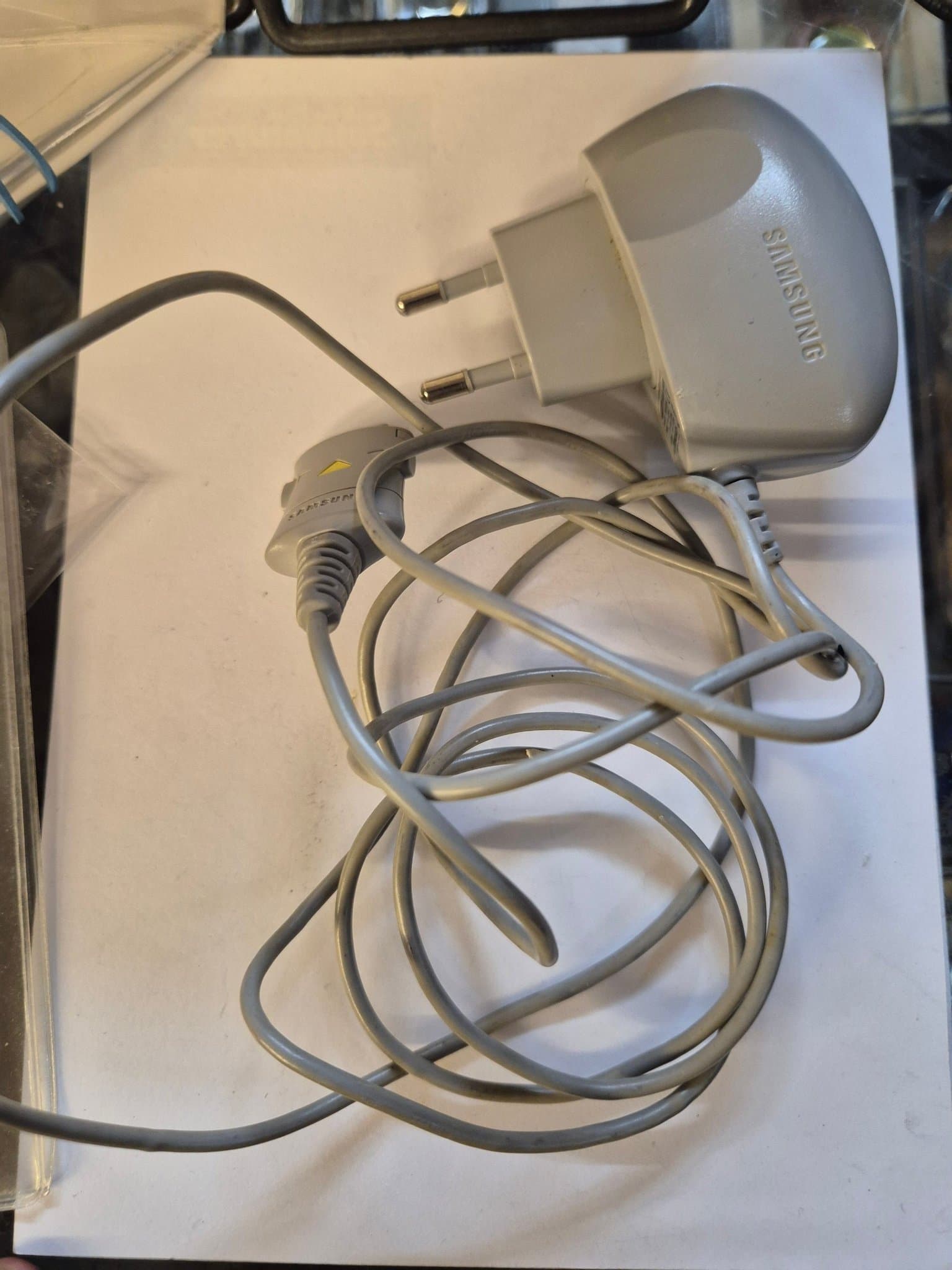 Samsung mobilladdare för äldre modell.