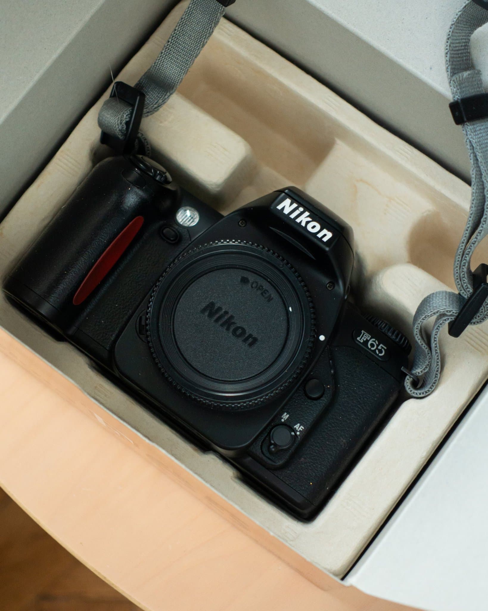 Nikon F65 35mm Analog SLR Camera + AF Zoom-Nikkor 35-70 mm f/3.3-4.5 Lens