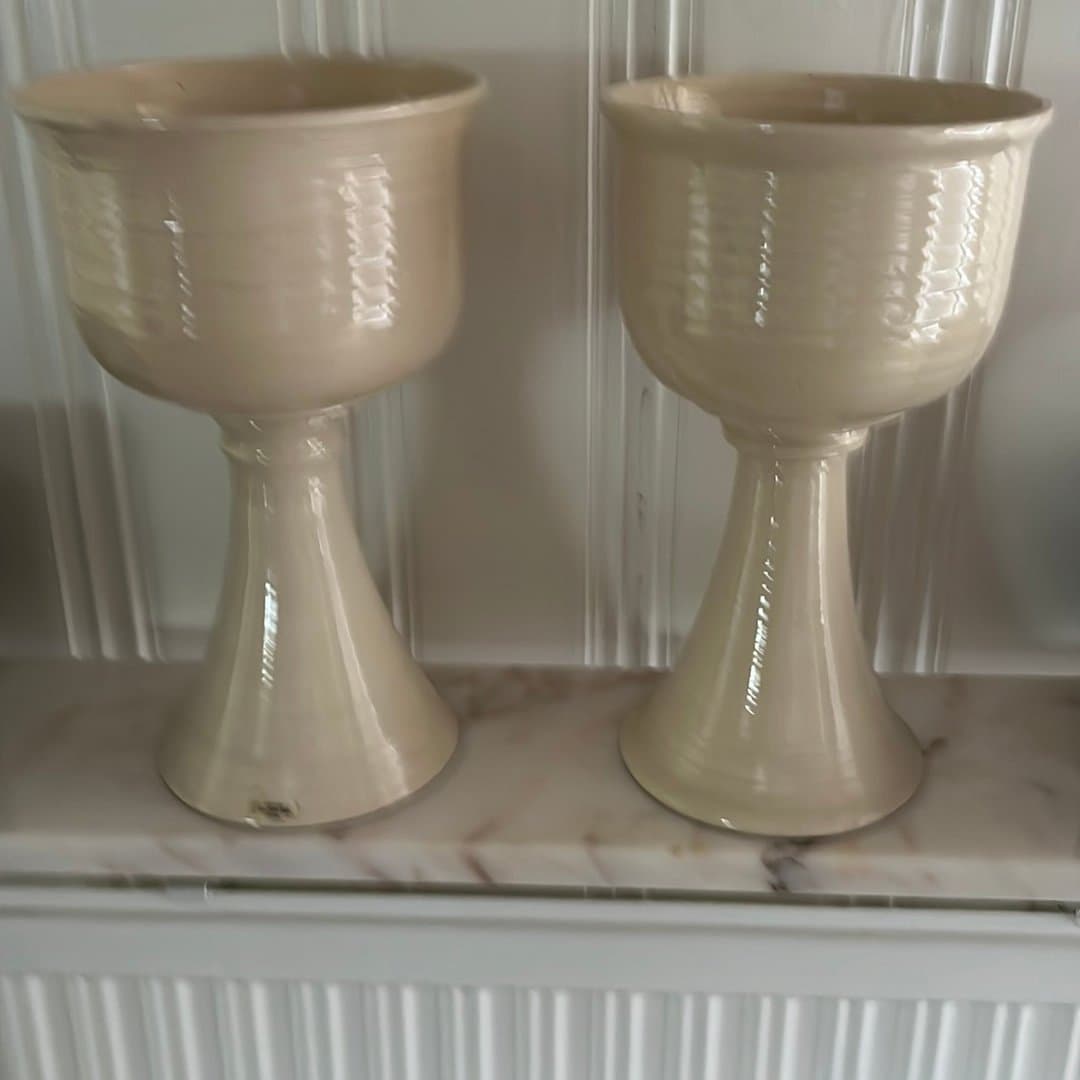 Två Blomamplar på fot