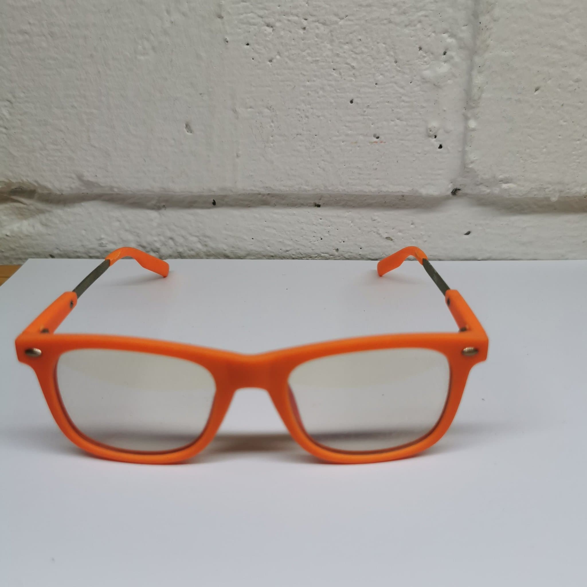 Orangea glasögon