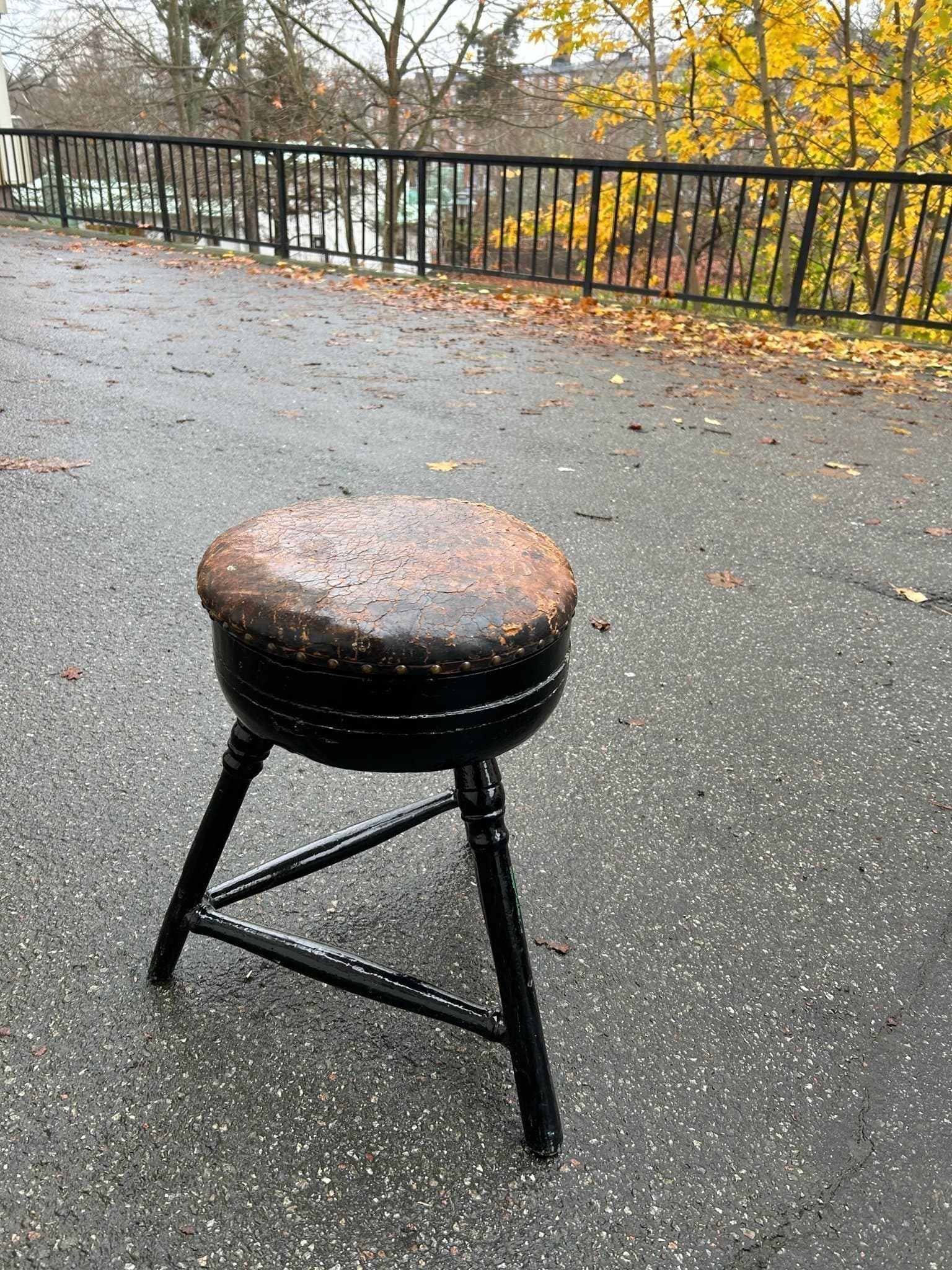 Antik Pall med Lädersits