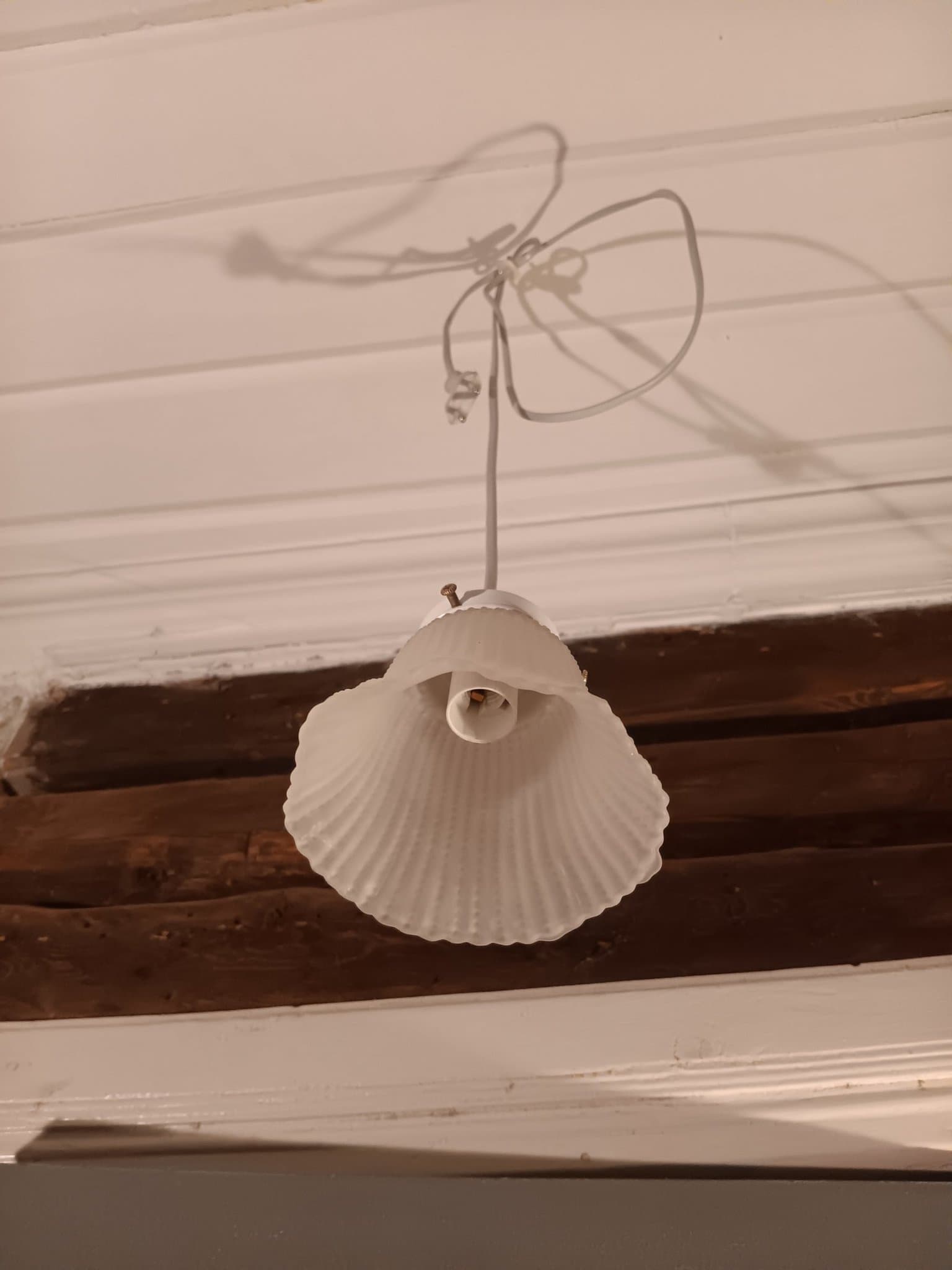 1 st fönsterlampa med glasskärm.