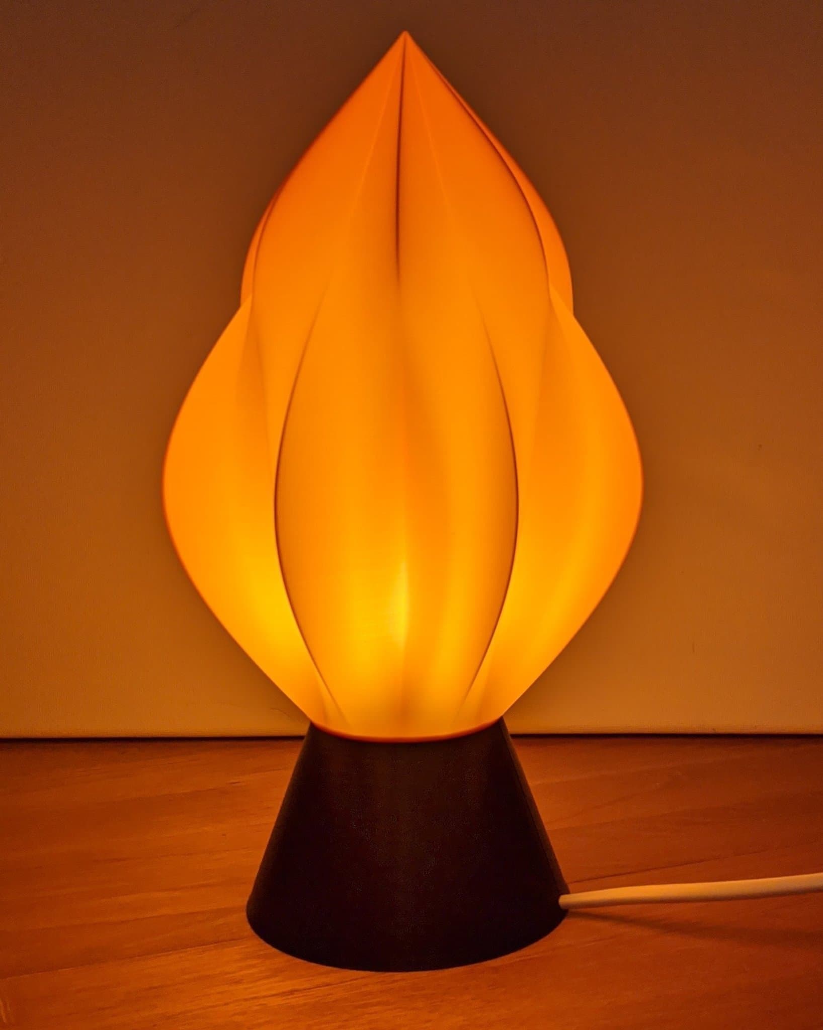 Bordslampa "Rocket" i unik design, orange