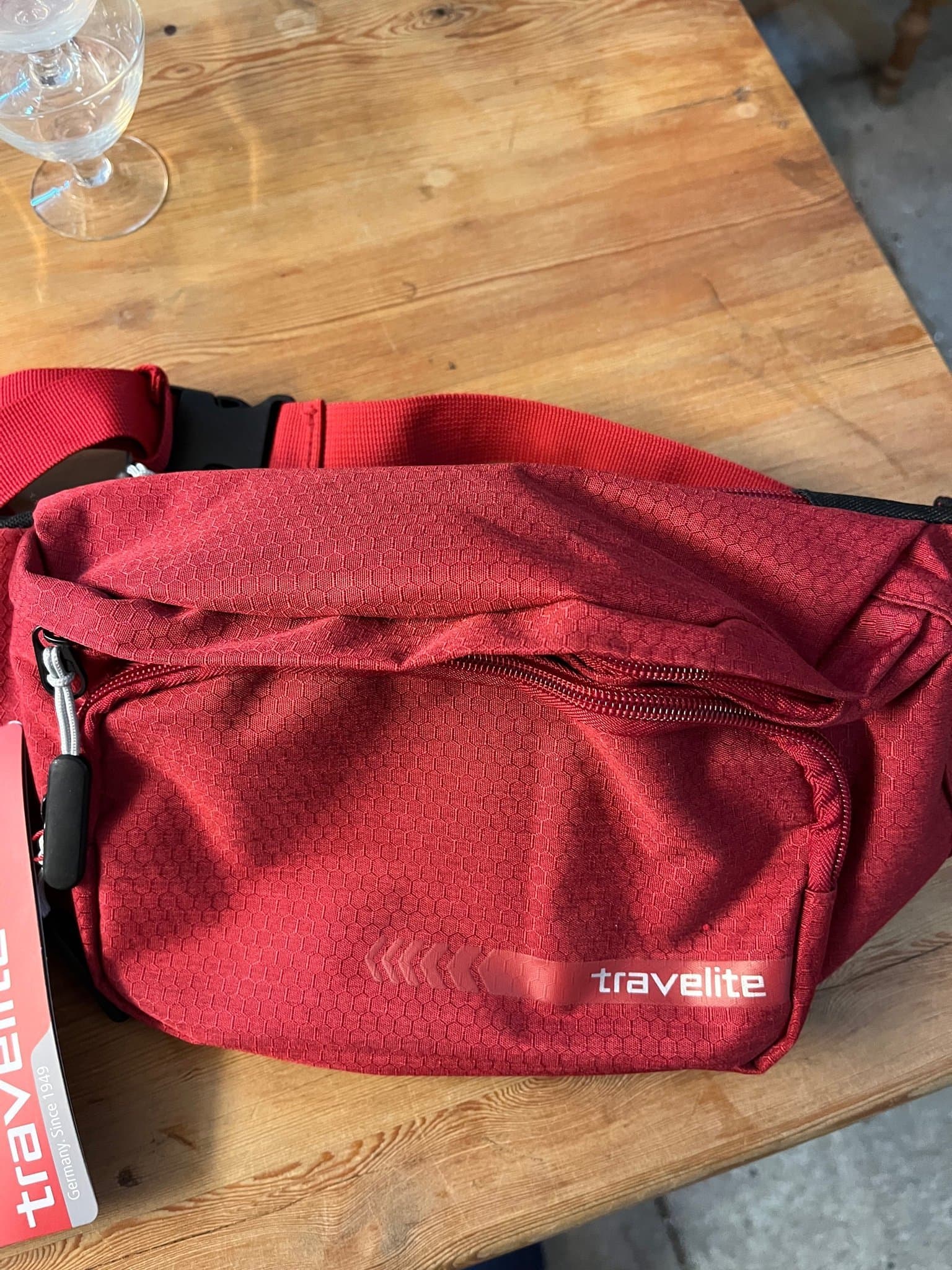 Travelite röd magväska