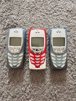 3st .Nokia 8310 mobiltelefoner