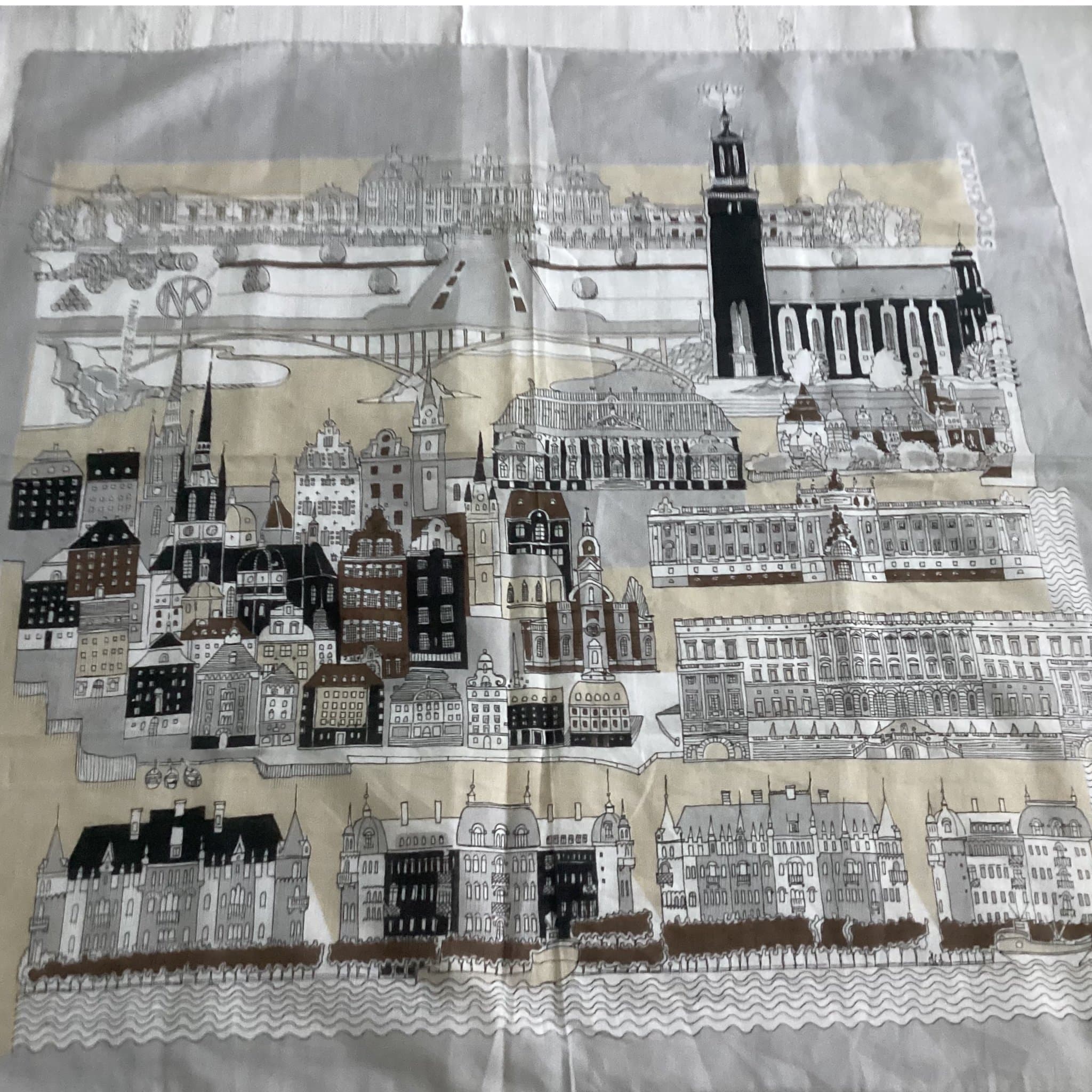 Scarfs från Nordiska Kompaniet flerfärgad scarf kända byggnader i Stockholm