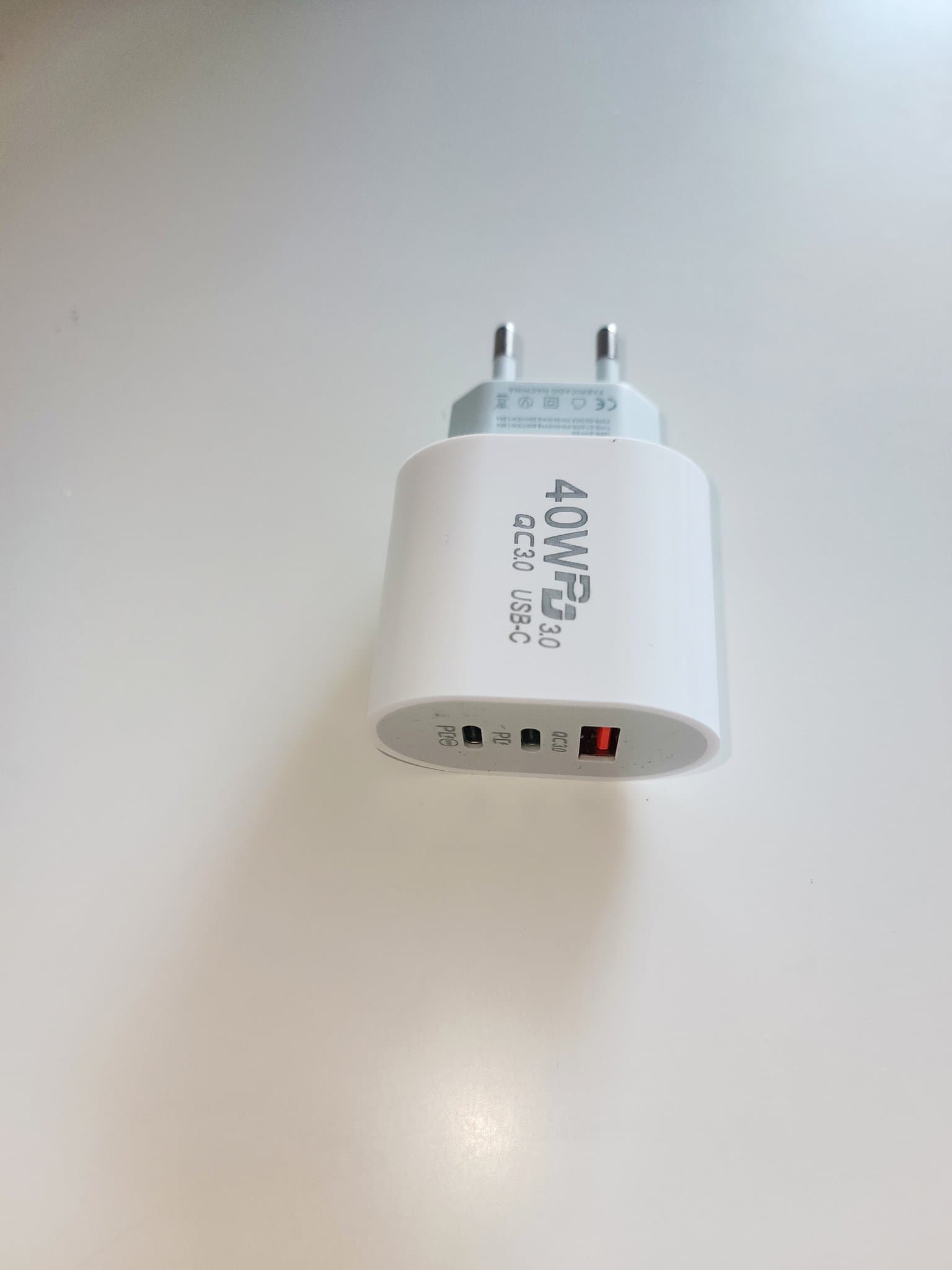Snabbladdare 40W med 3 st uttag USB-C och USB-A