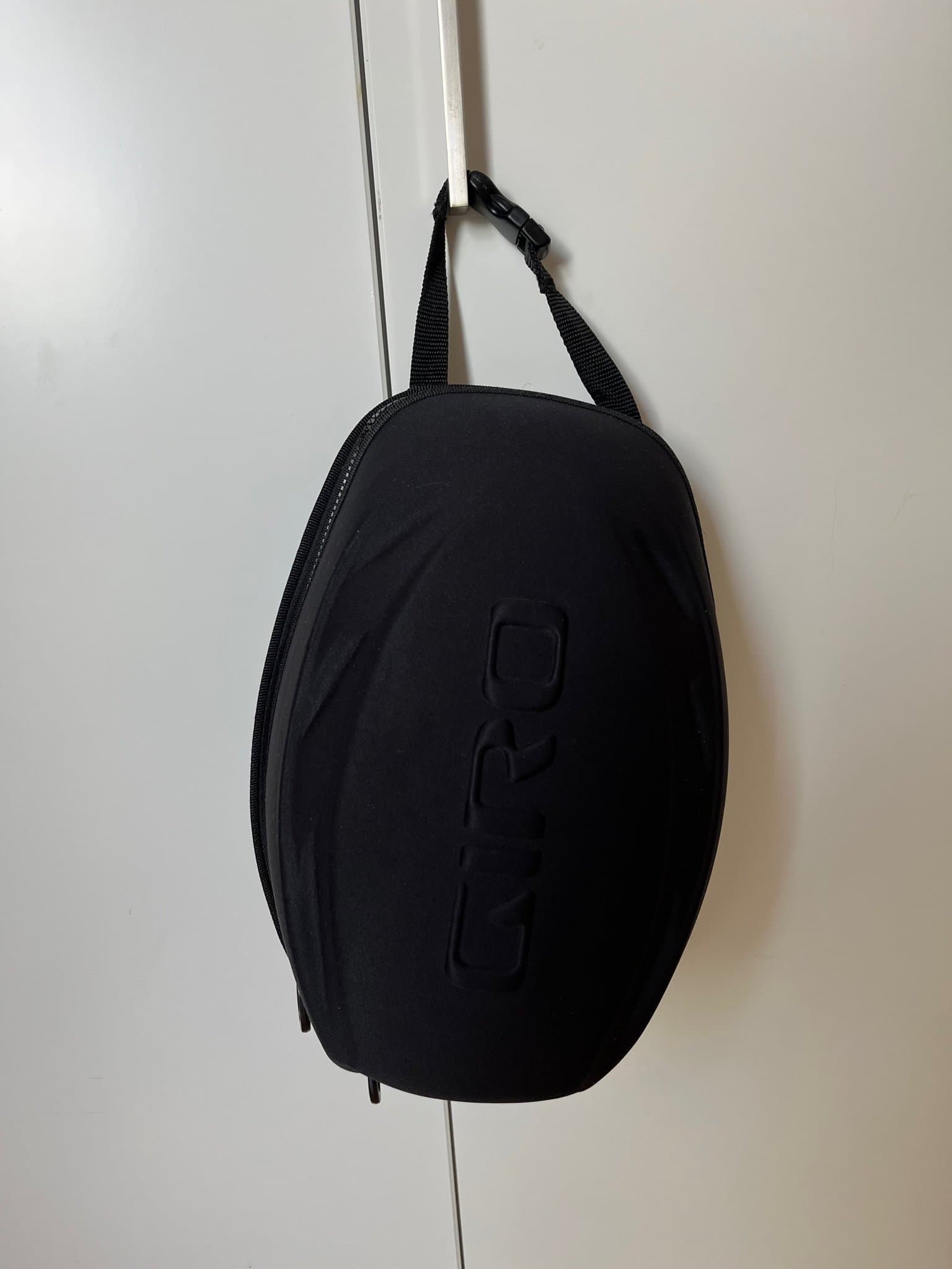 GIRO - skyddsväska för cykelhjälmar