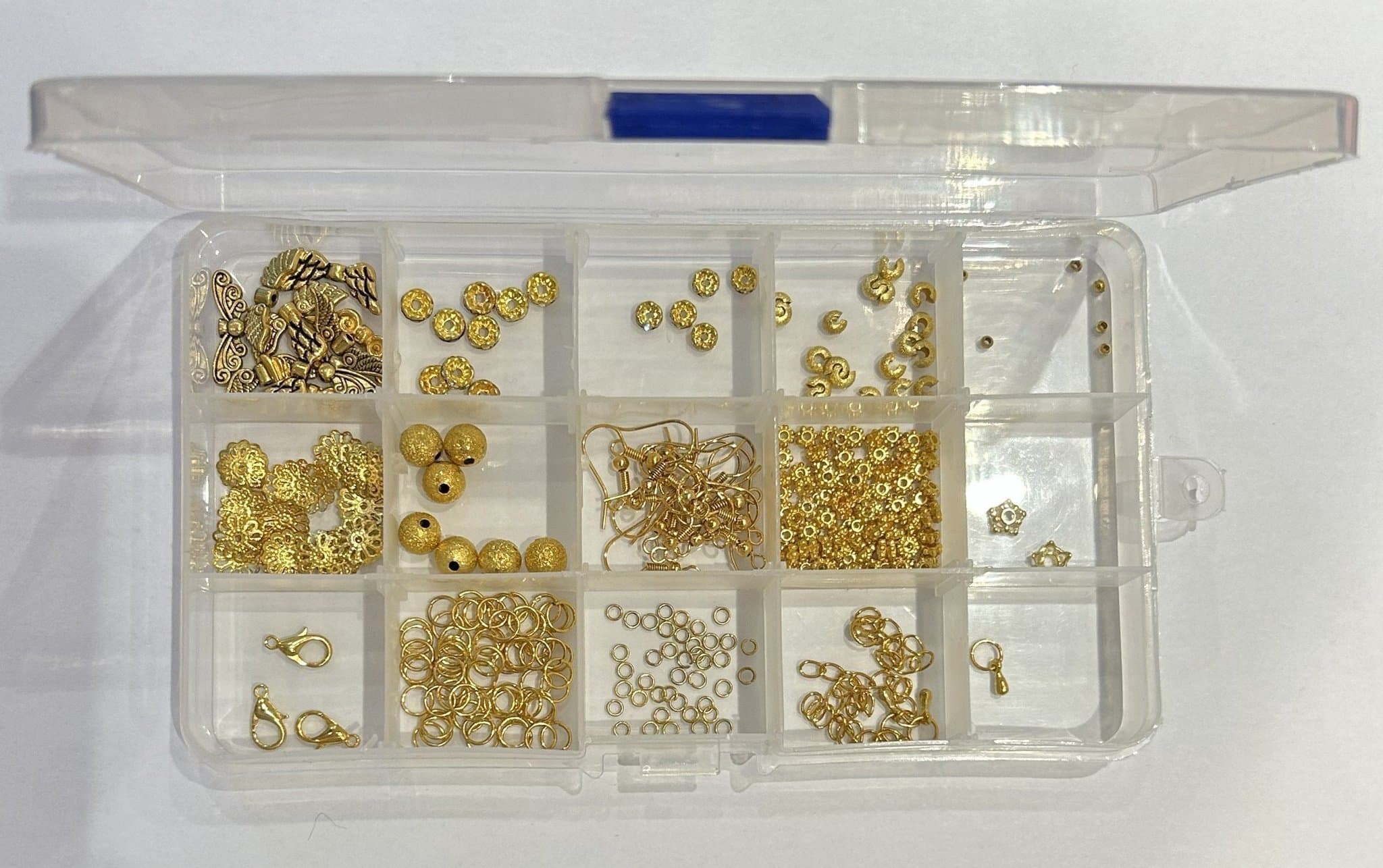 Smyckesdelar i guldfärg