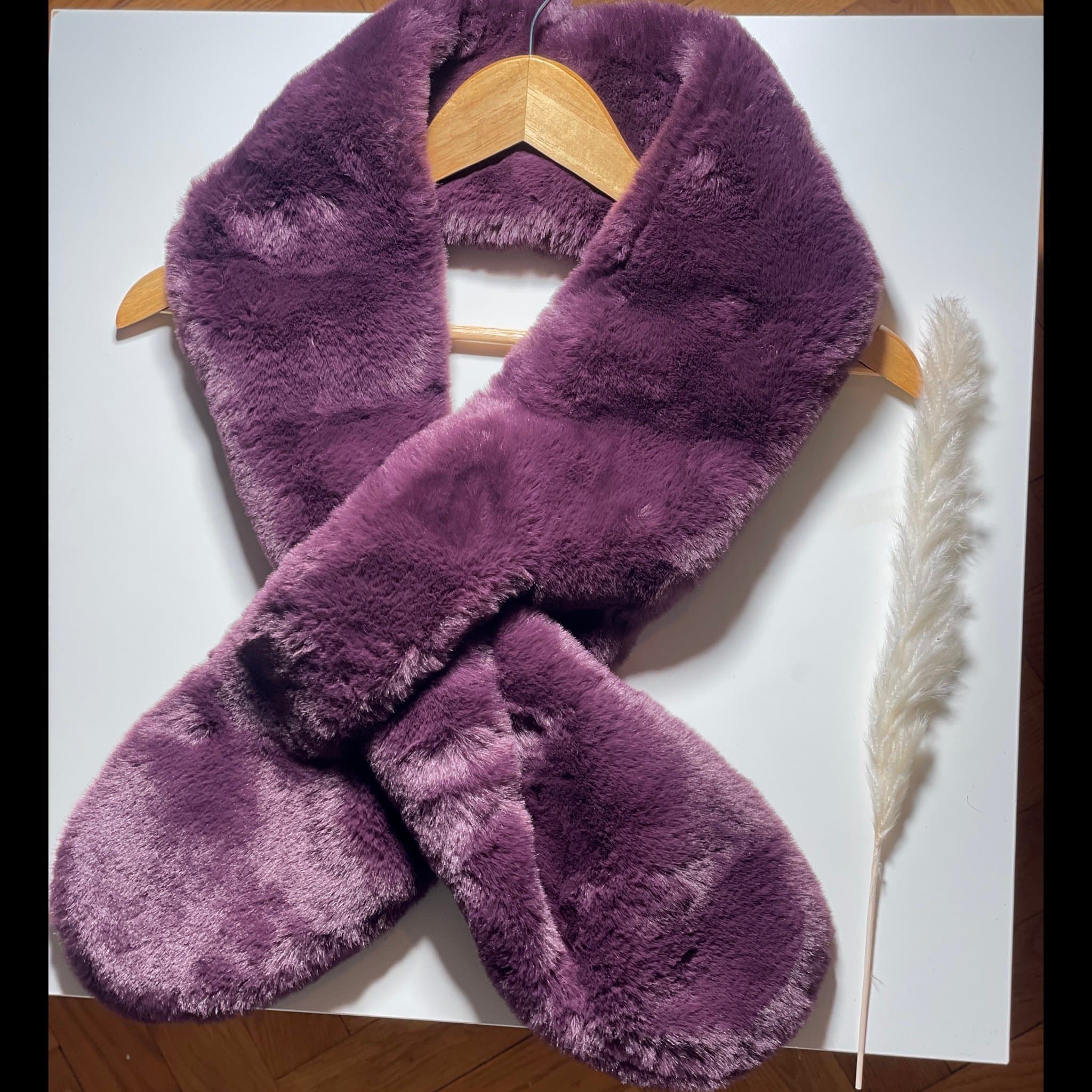 Donna Salyers Fabulous-Furs lila krage