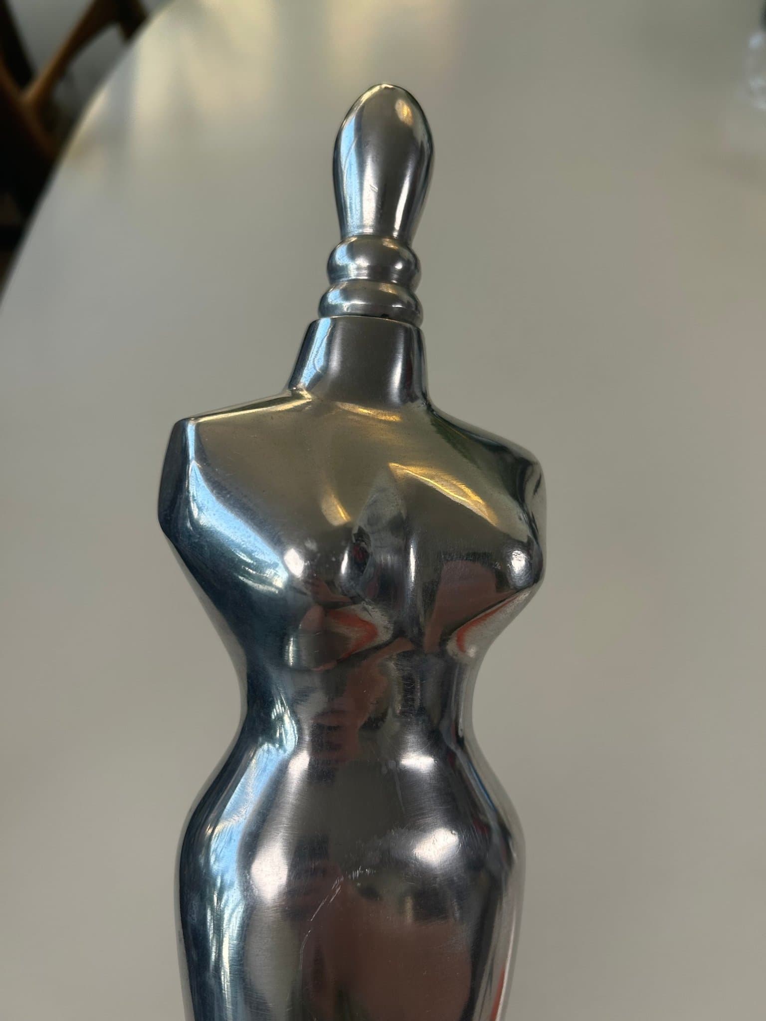 Margit Brandt smyckestativ i aluminium – 38 cm – ikonisk design