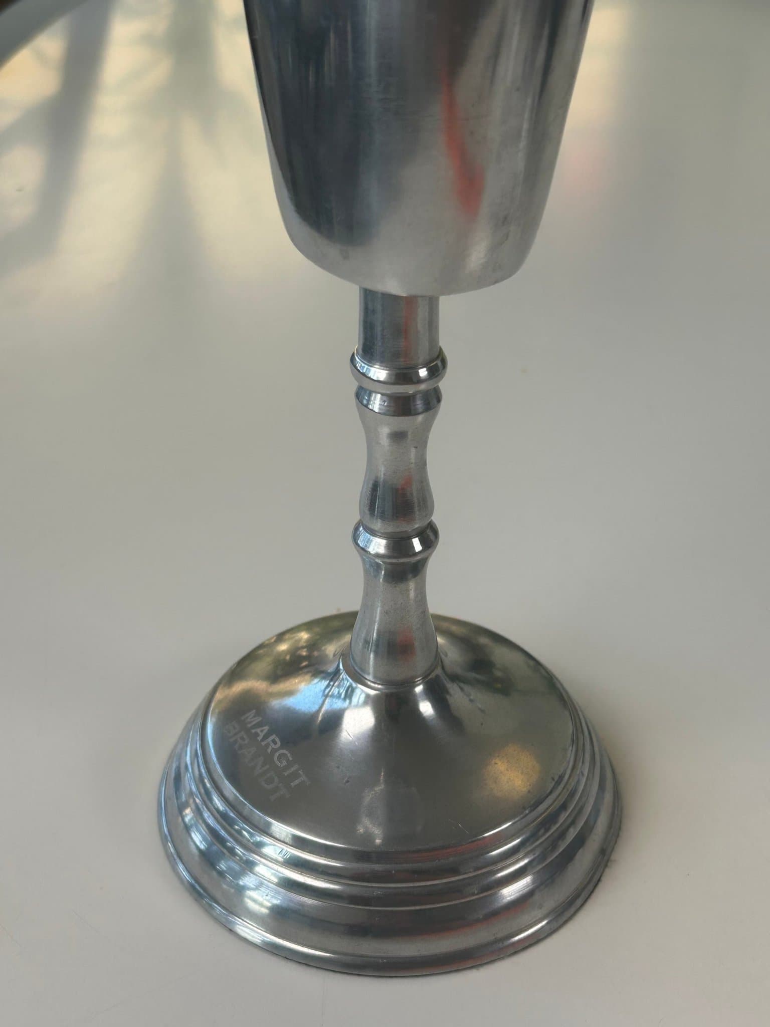 Margit Brandt smyckestativ i aluminium – 38 cm – ikonisk design