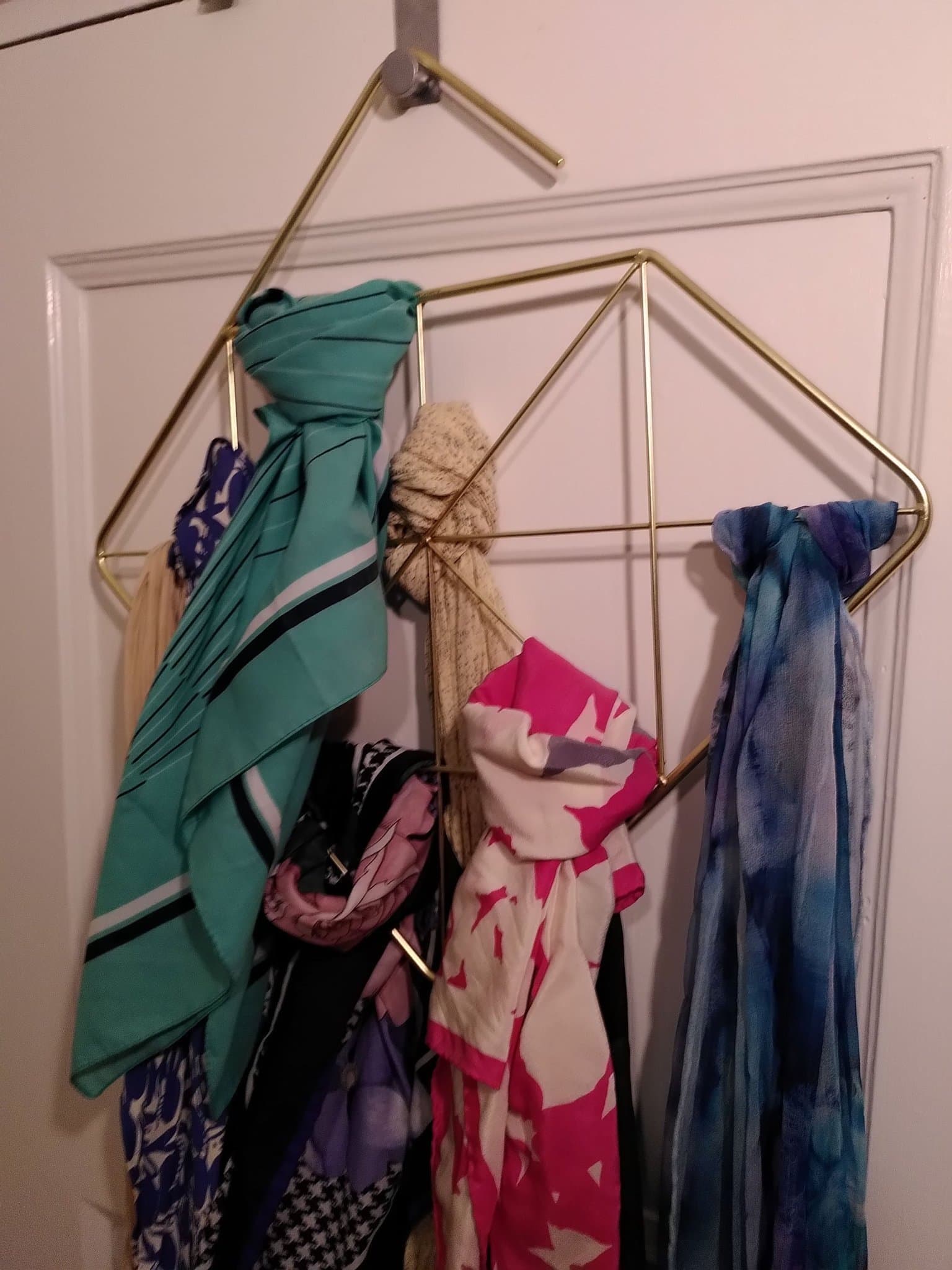 Scarfkollektion, 8st i olika färger + vacker hängare