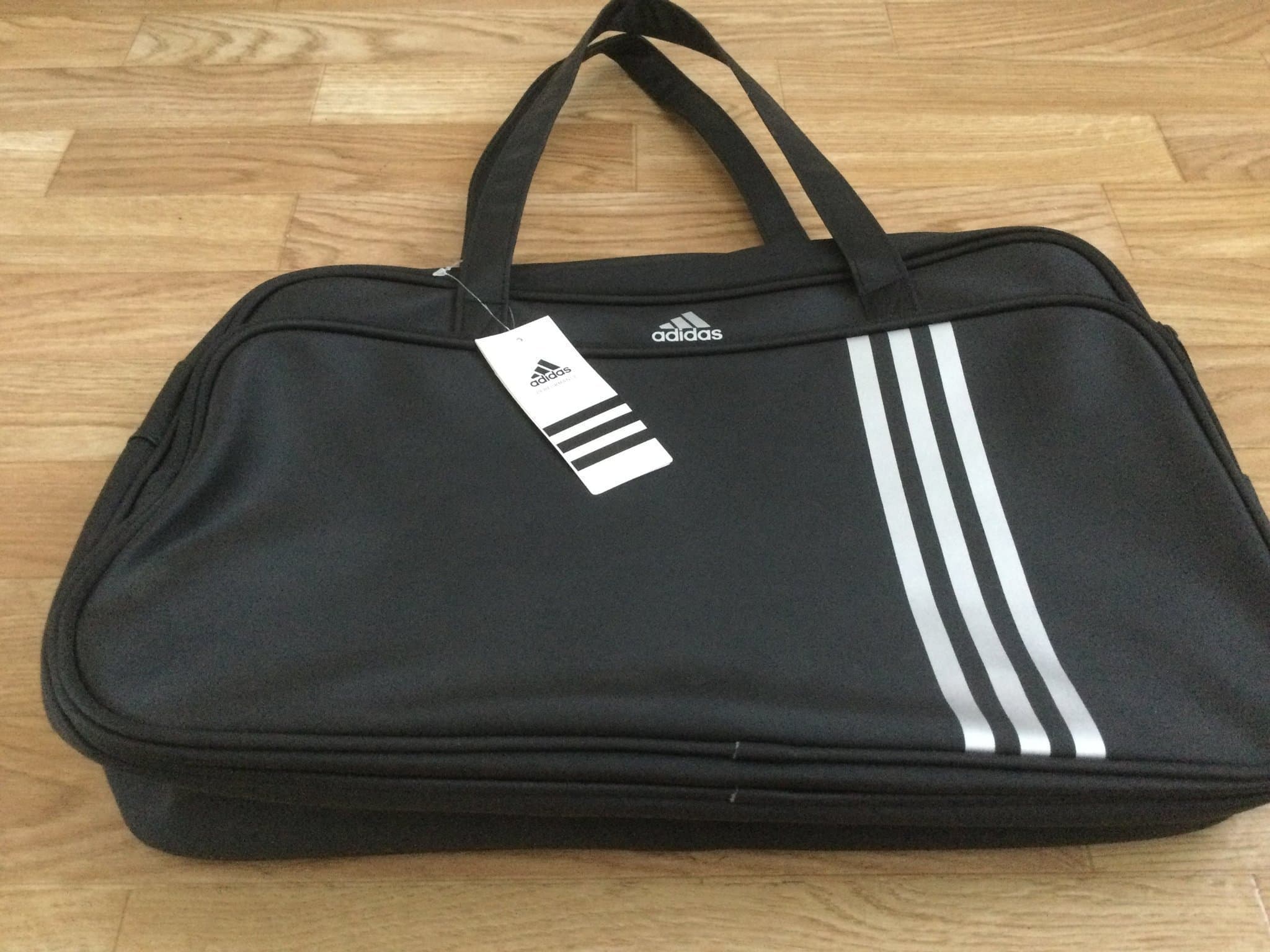Adidas Väska, datorväska, väska för handbagage mm. Ny.