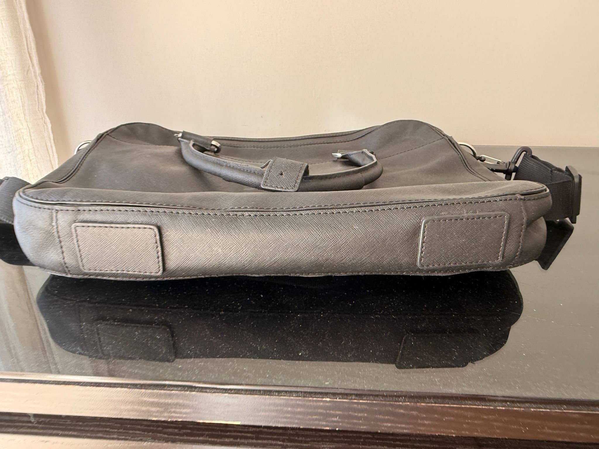 Tiger of Sweden datorväska portfölj i saffiano skinn