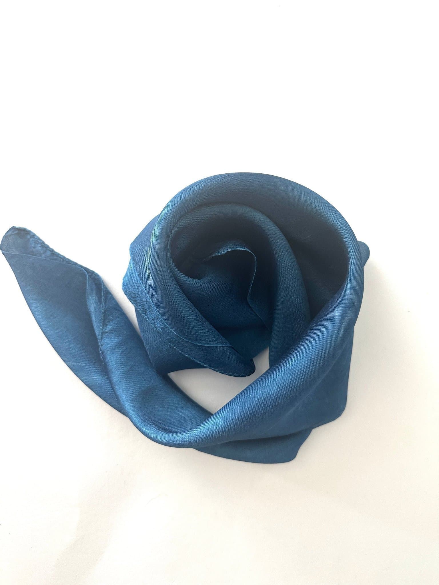 Havsblått scarf / handgjord naturligt färgämne / konstsilke (Rayon)