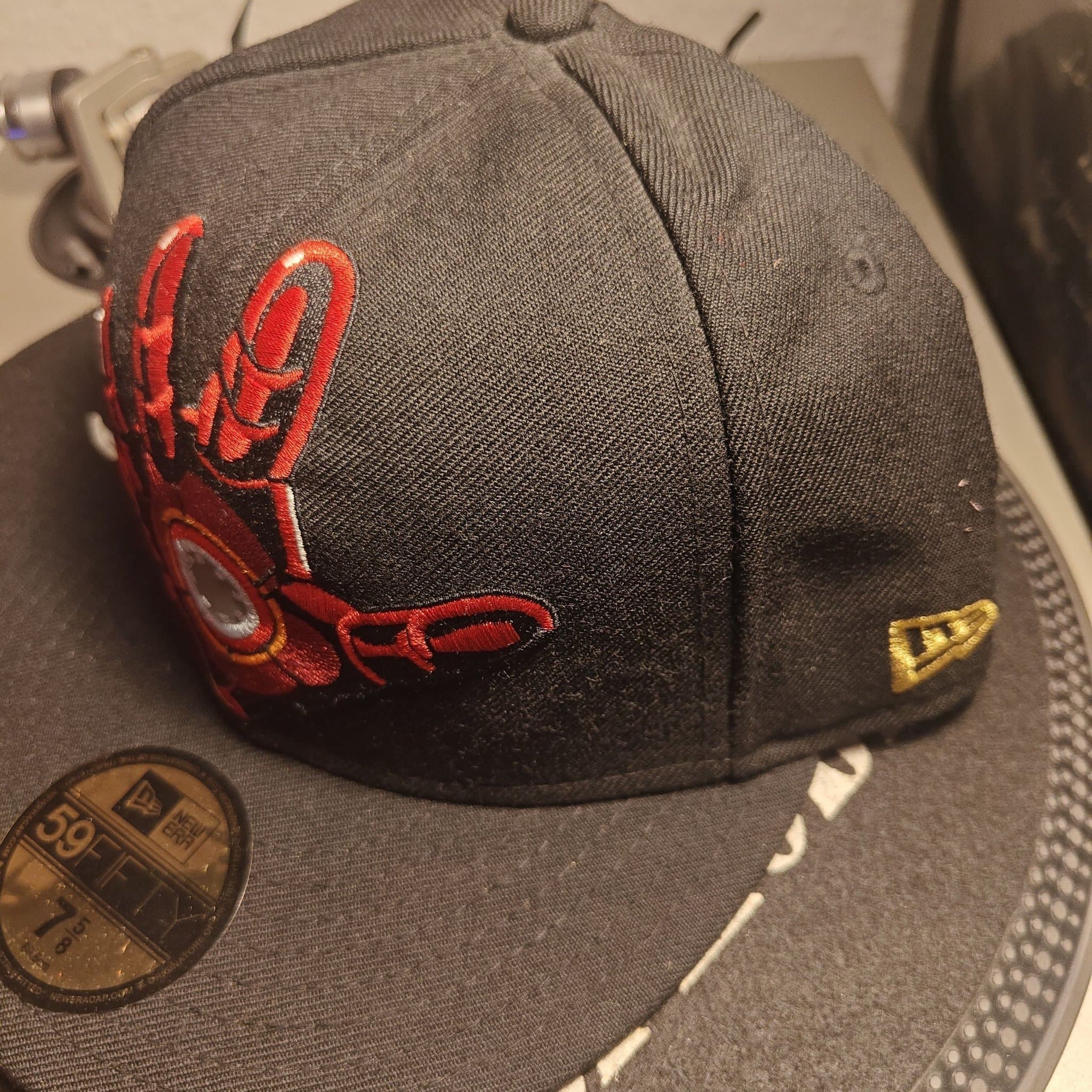 New Era svart keps "Marvel Comics - Ironman hand logo", storlek 7 5/8