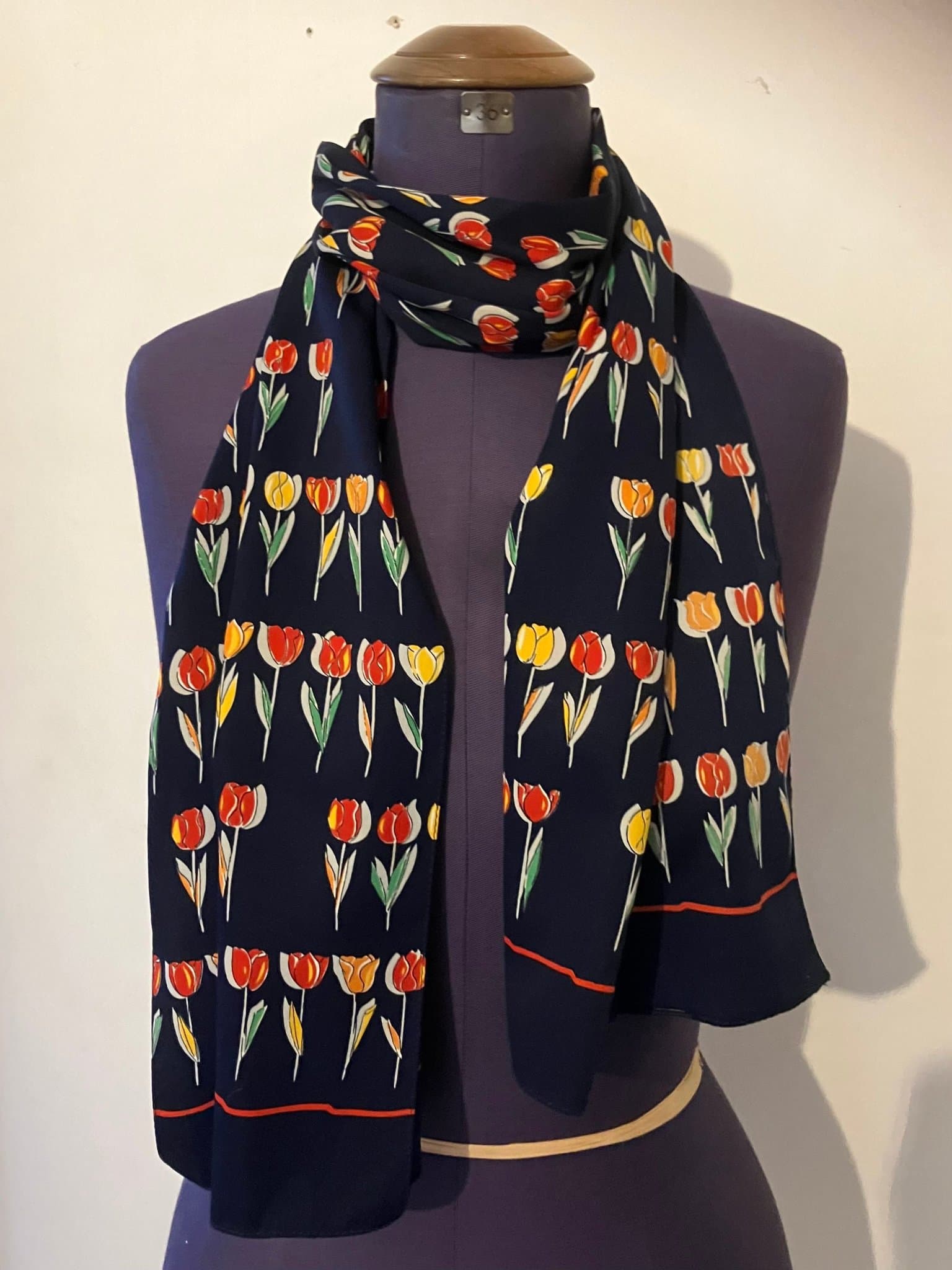 Underbar Sjal Scarf Halsduk av Siden med Tulpaner