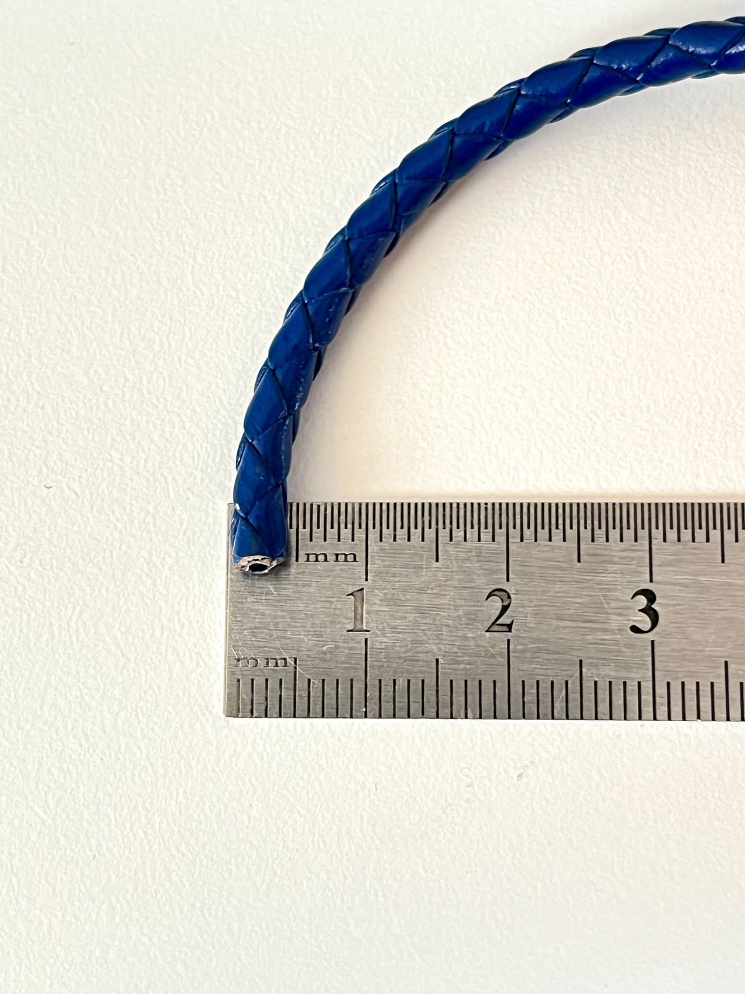 4,5 m flätat läderband 4mm