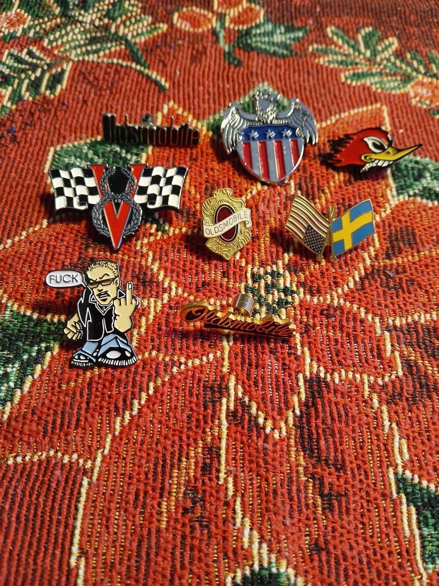 8st olika pins + 2 påsar med olika låsningar