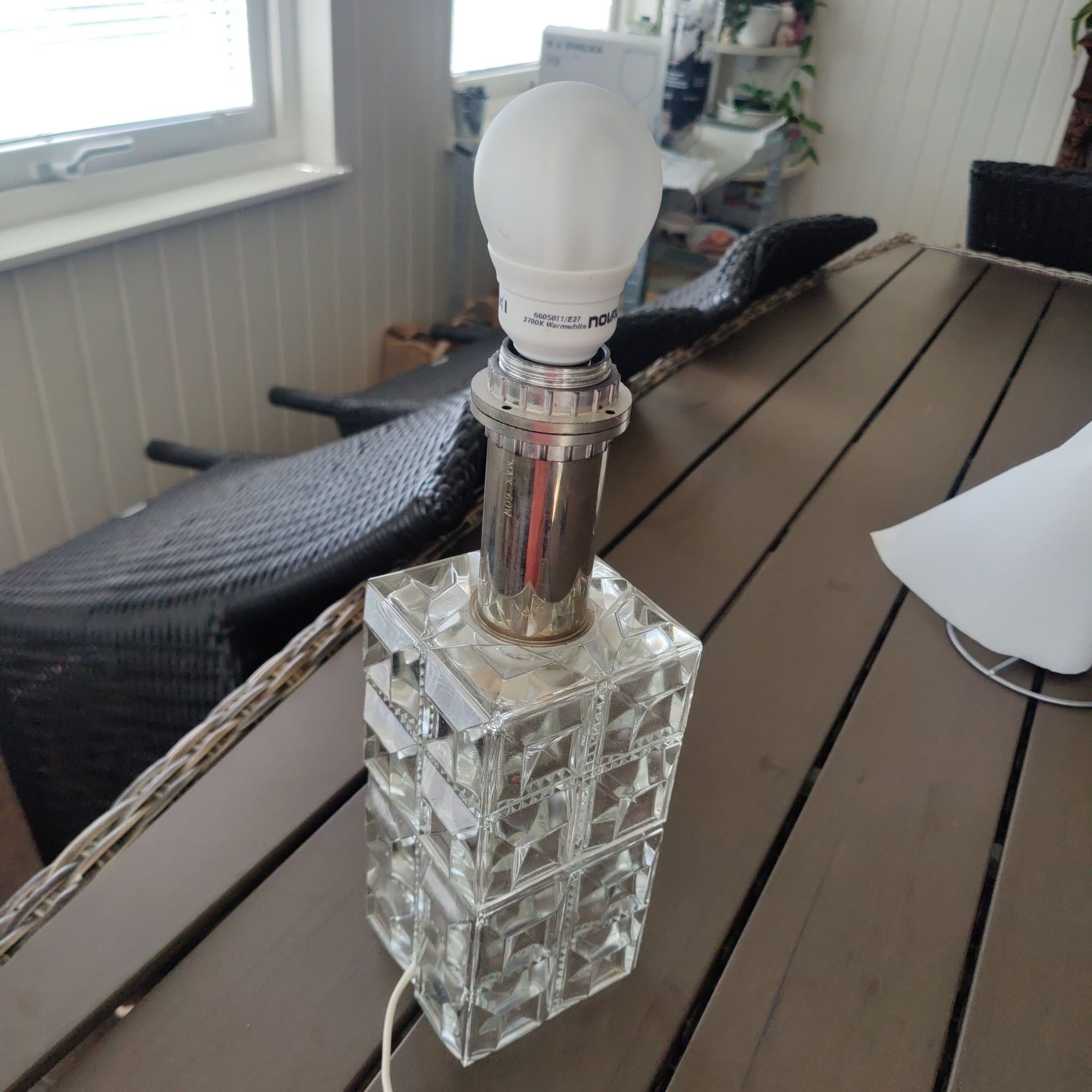 Bordslampa i glas från Tyringe Konsthantverk