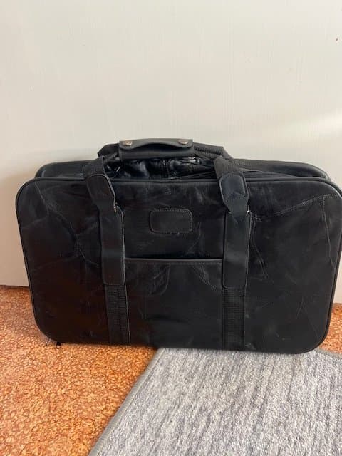 Svart weekend skinnväska i lappteknik