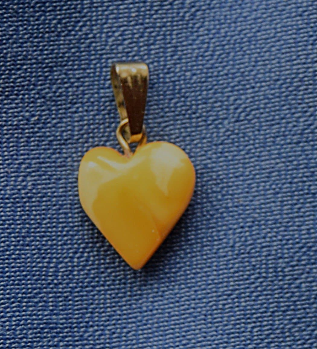 HJÄRTA I BÄRNSTEN som smyckeshänge RAV GENUINE BALTIC AMBER HEART N 1