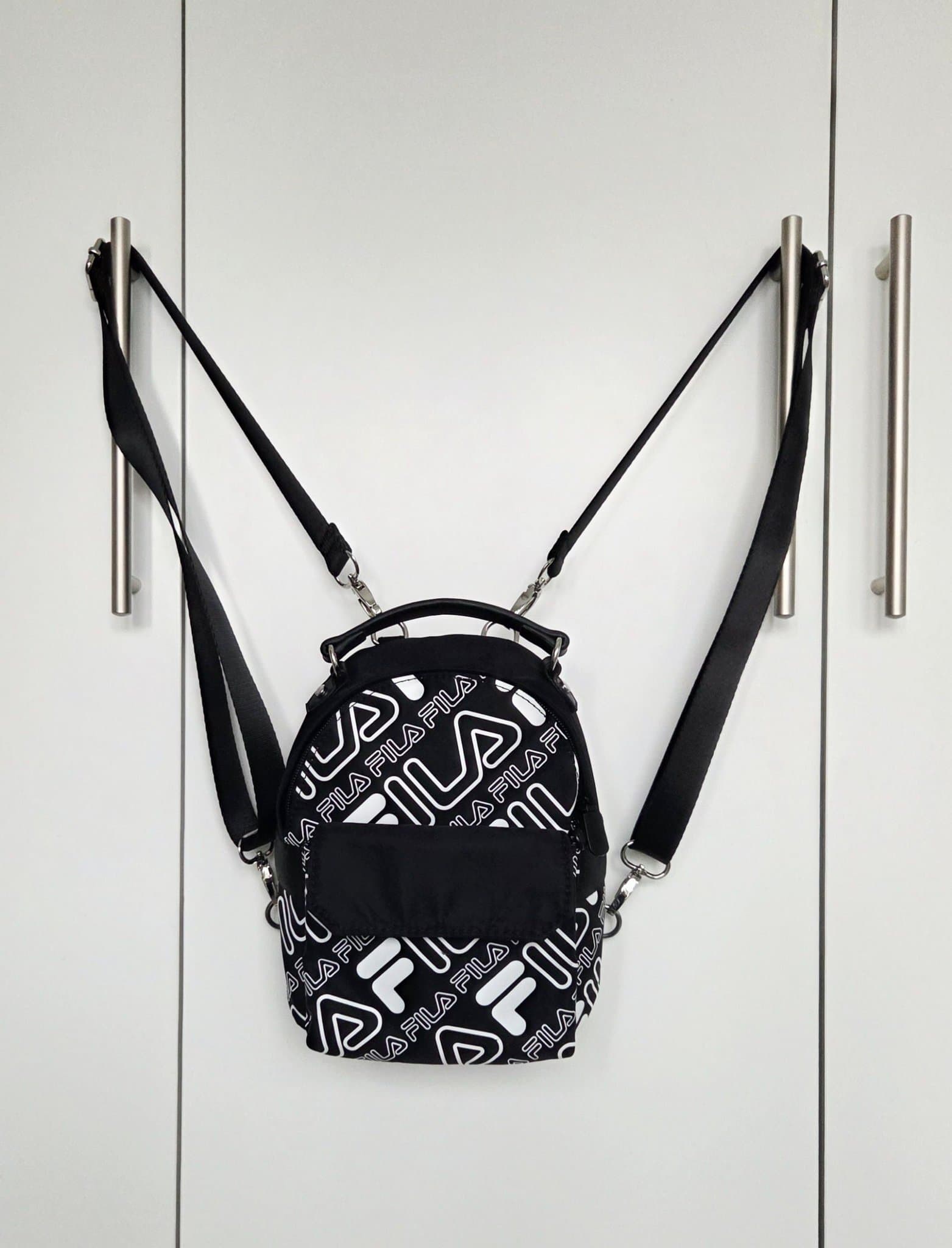 Snygga ryggsäck märke Fila i svar tvit