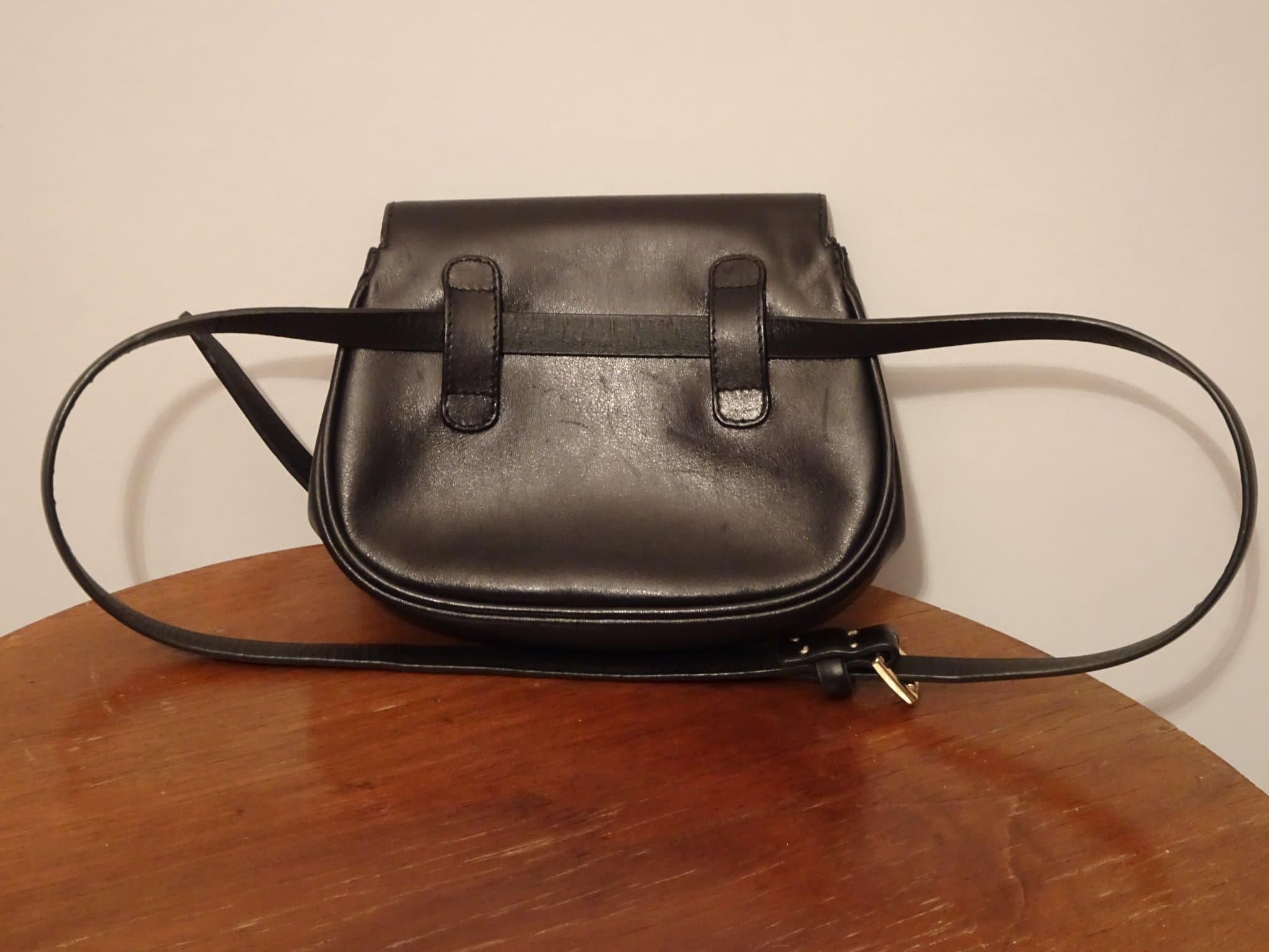 Vintage Salvatore Ferragamo midjeväska. Mycket fint skick!