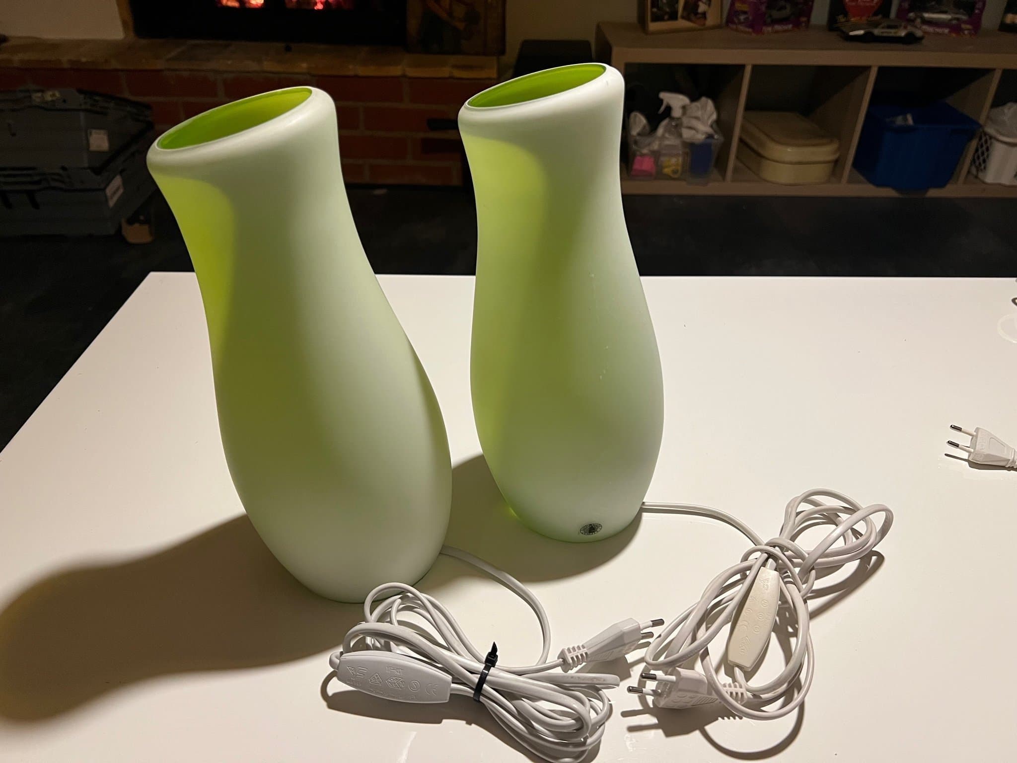 Bordslampor i frostat glas, gröna IKEA MYNOLIT