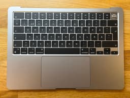 MacBook Air M2 tangentbord med batteri, touch pad och högtalare