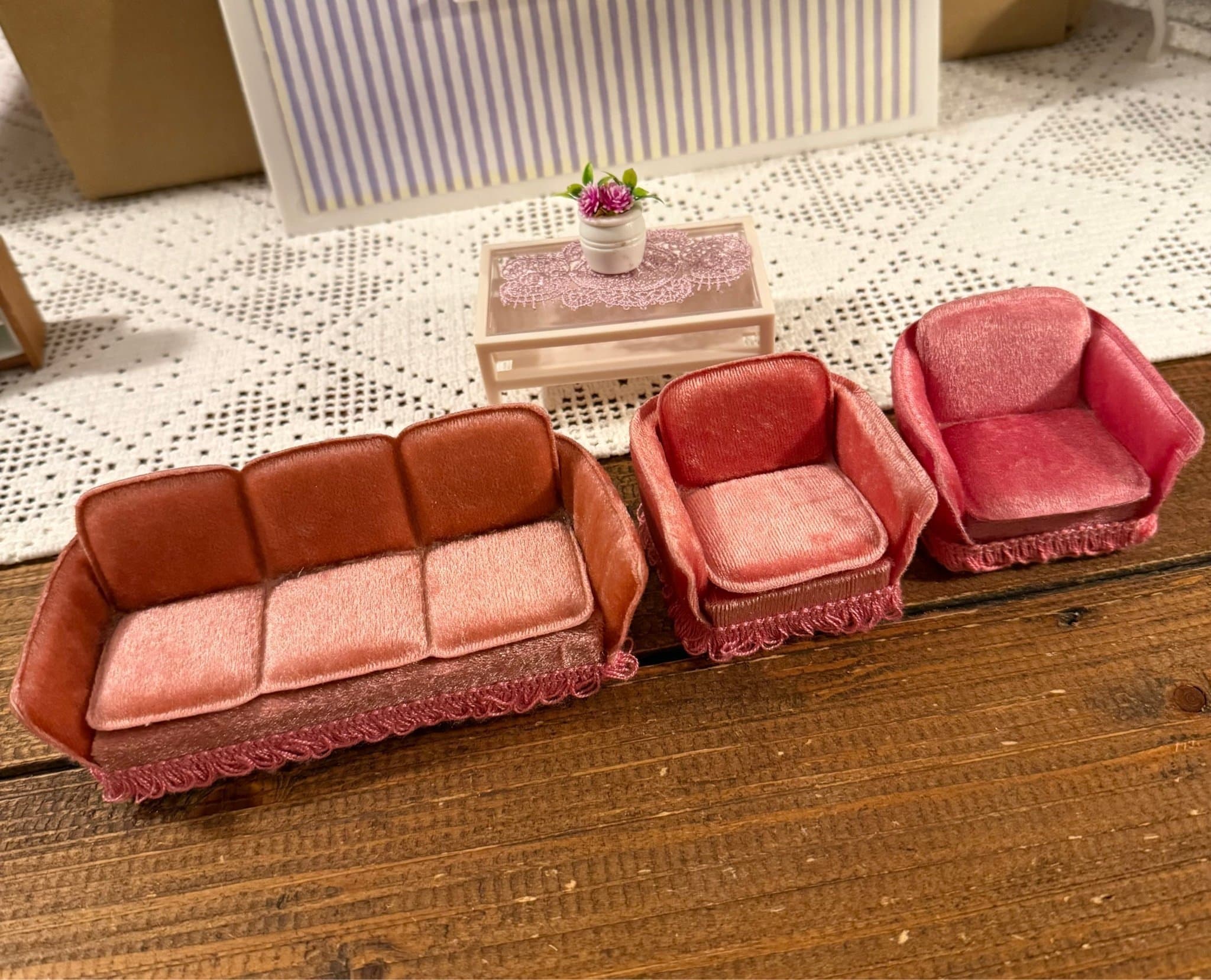 Retro Lundby soffgrupp i rosa plysch
