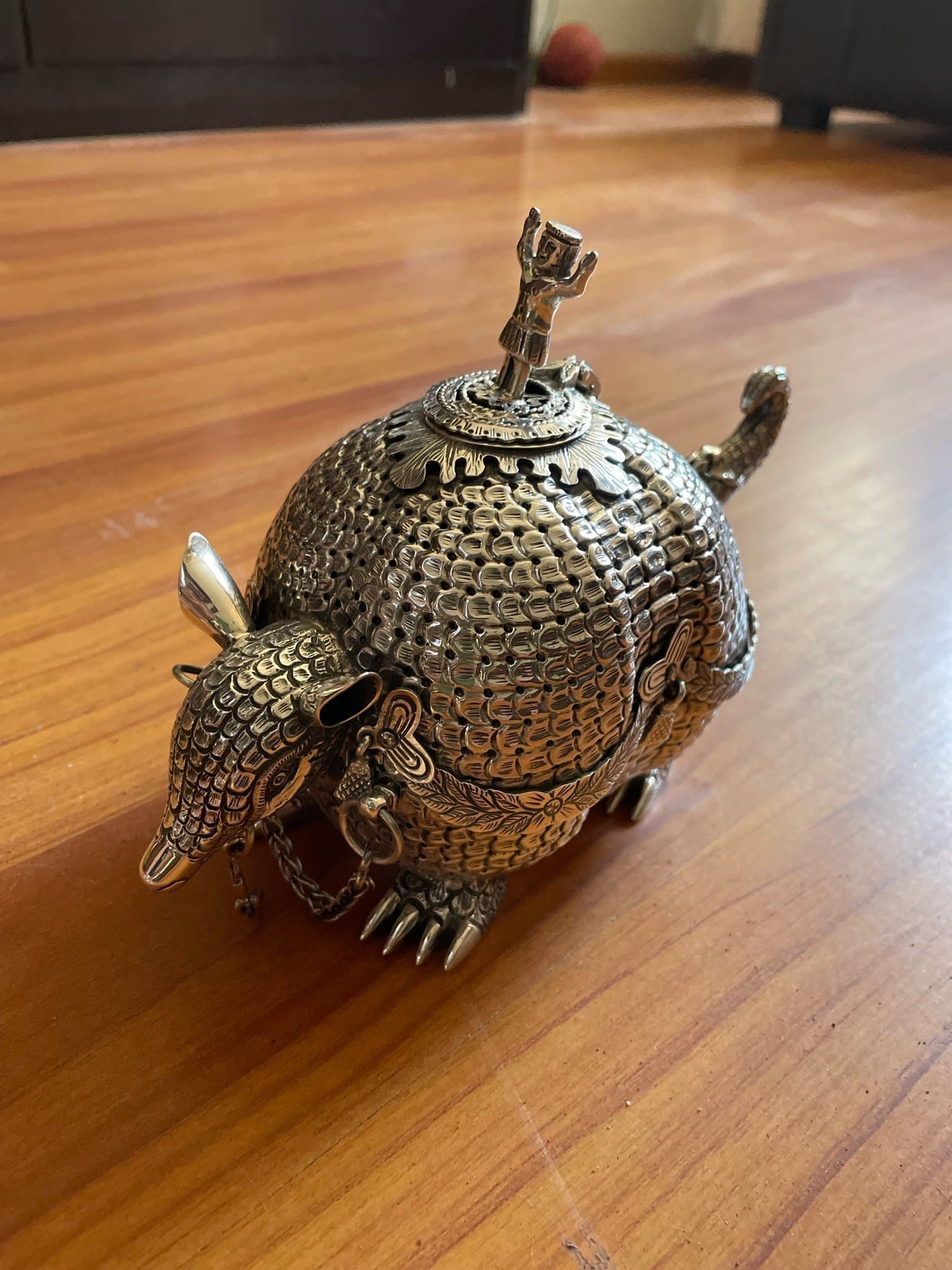 Exklusiv rökelsehållare i äkta silver - bältdjur (armadillo)