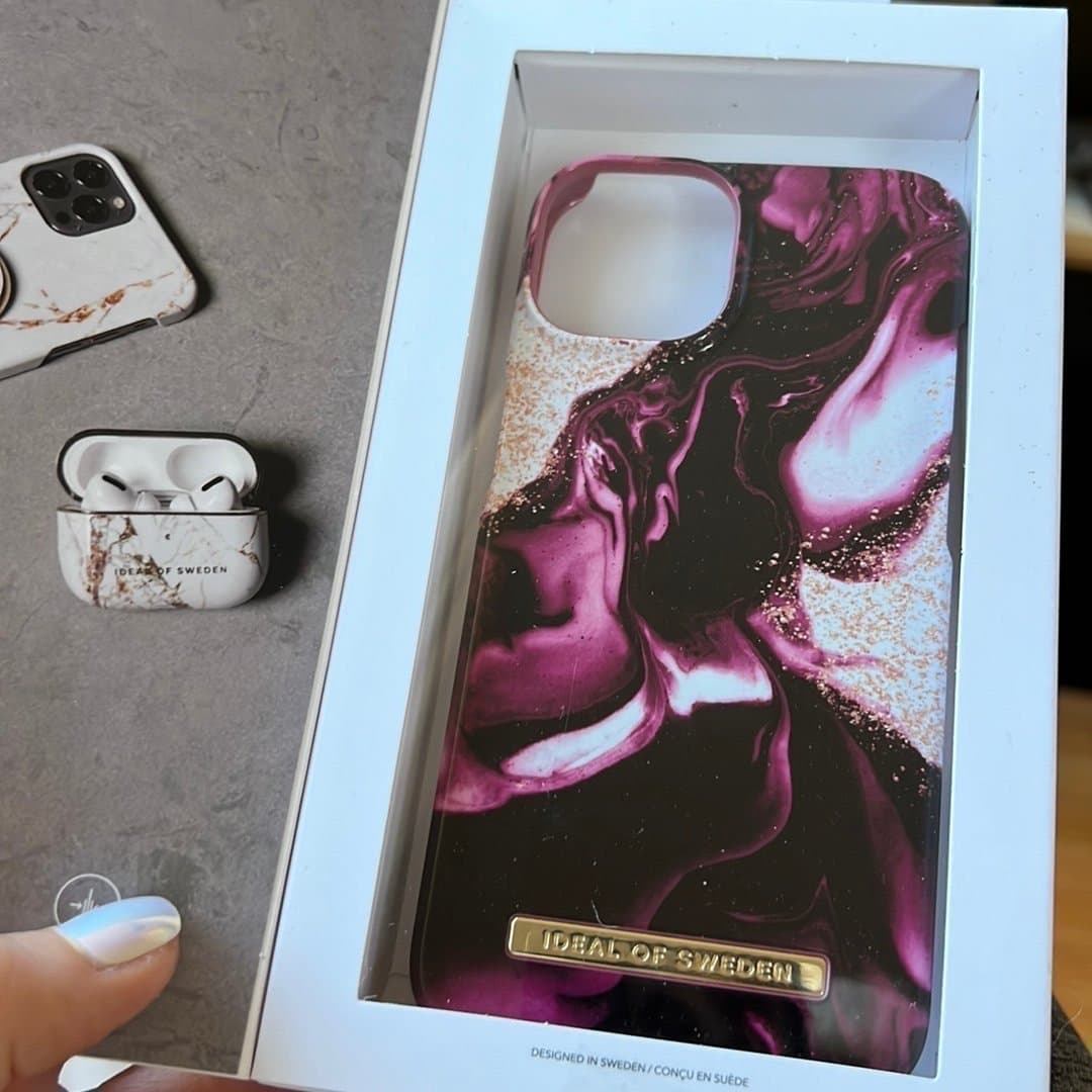 iDeal of Sweden MOBILSKAL IPHONE 13/14 Golden Ruby Marble