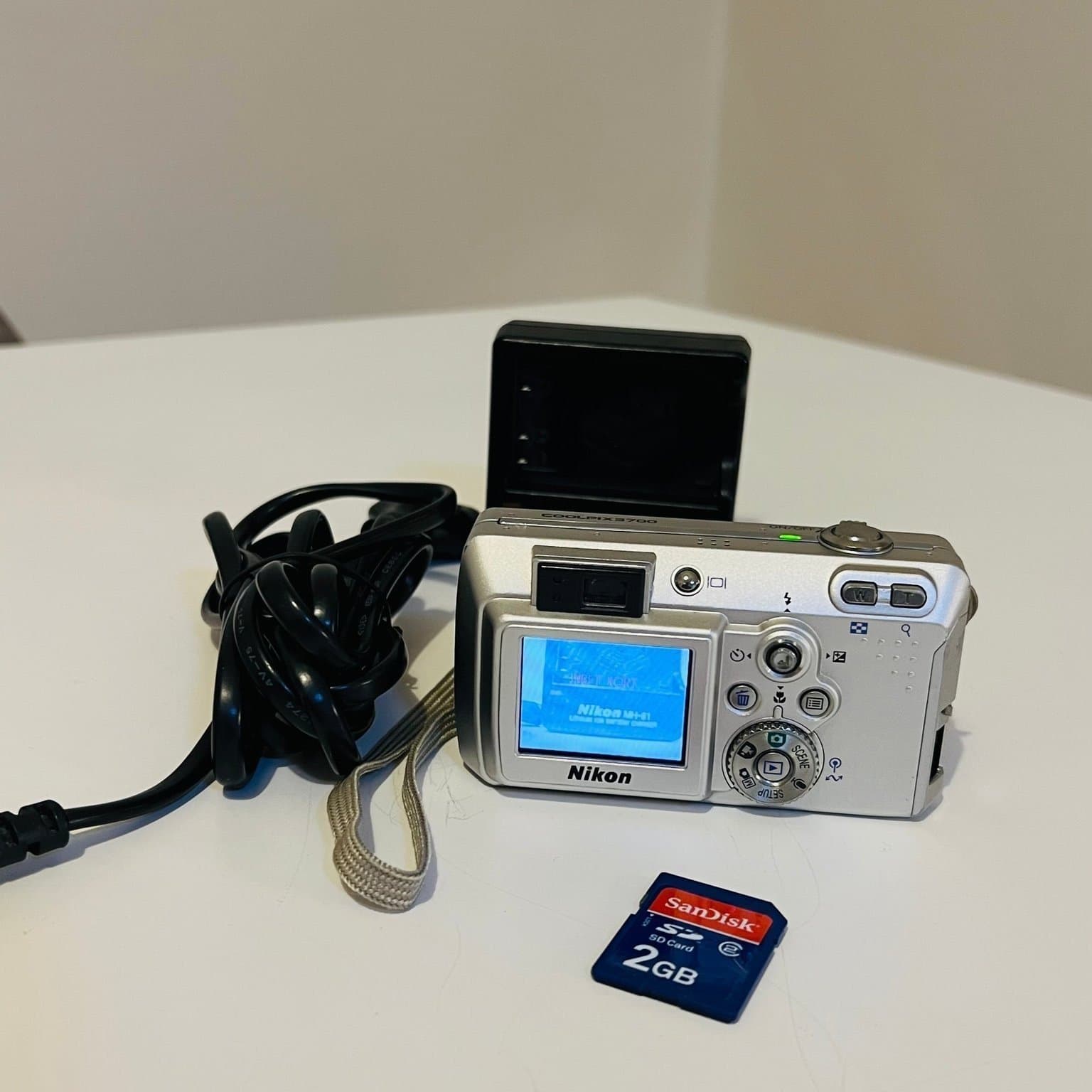 Nikon Coolpix 3700 – Vintage Digitalkamera – 3MP – 3x Optisk Zoom