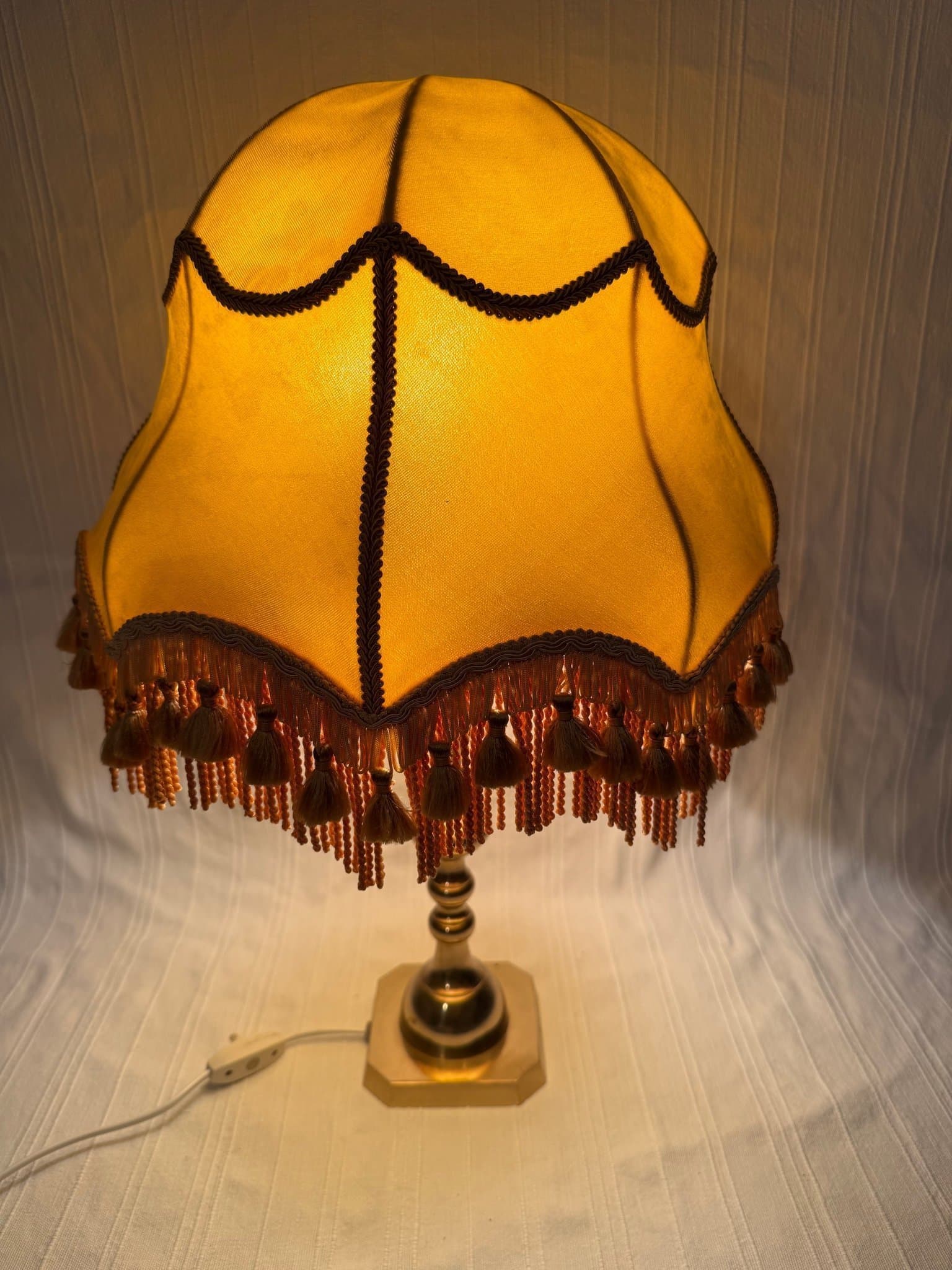 Bordslampa - Mässingfärgad - Sammetsskärm